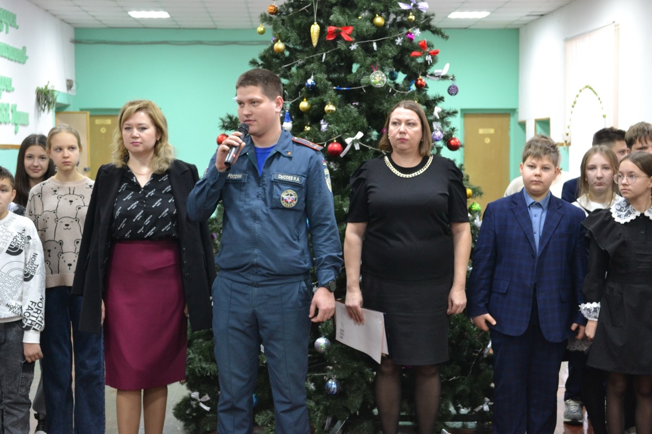 27 декабря для 5-11х классов состоялась торжественная линейка, завершающая календарный 2024 год..