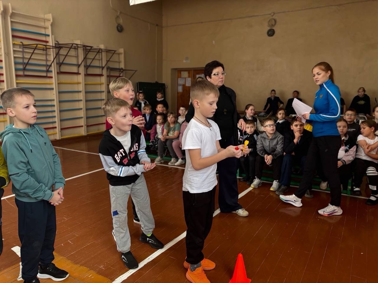 6 февраля в спортивном зале школы прошел спортивный праздник для учащихся начальных классов..