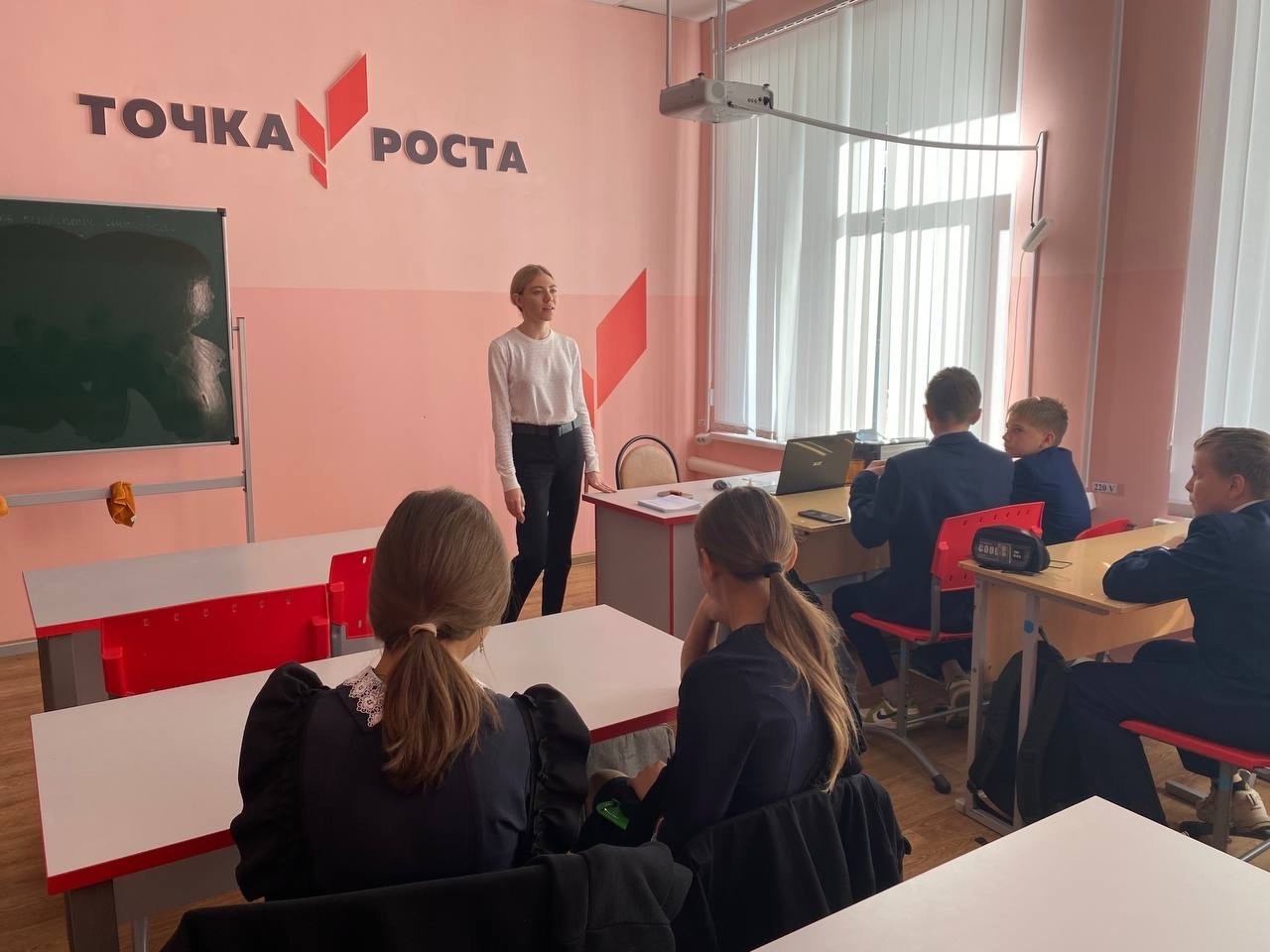 Педагог-психолог Фадейкиной А. Е. провела беседу с учащимися 7 &amp;quot;Б&amp;quot; класса на тему «Фурри»..