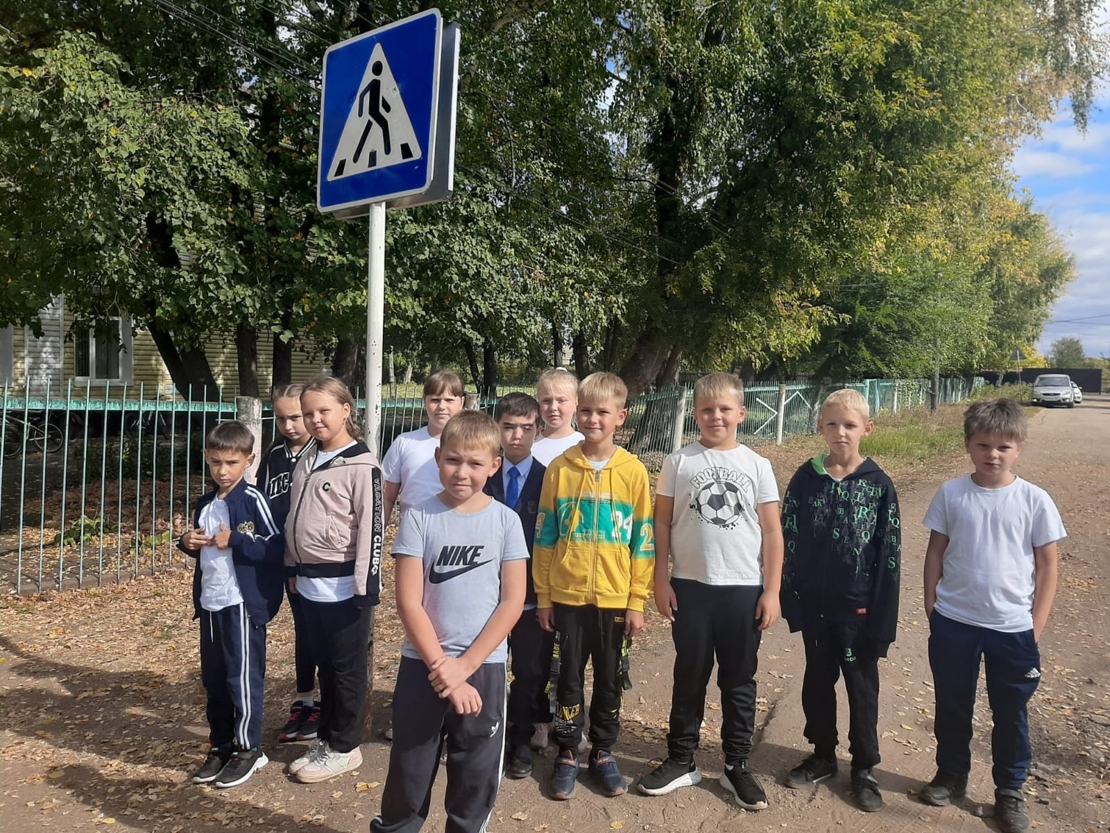 В рамках месячника дорожной безопасности ребята изучили правила дорожного движения на практике..
