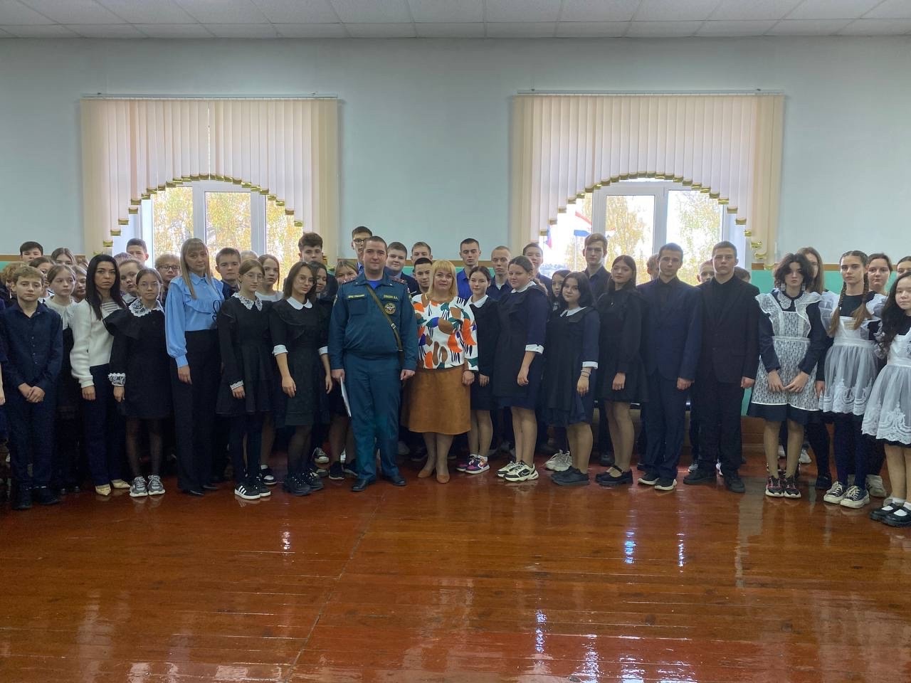 В рамках недели ГО и ЧС в школе прошла беседа с дознавателем отдела надзорной деятельности Рузаевского муниципального района Лямзиным М.А..