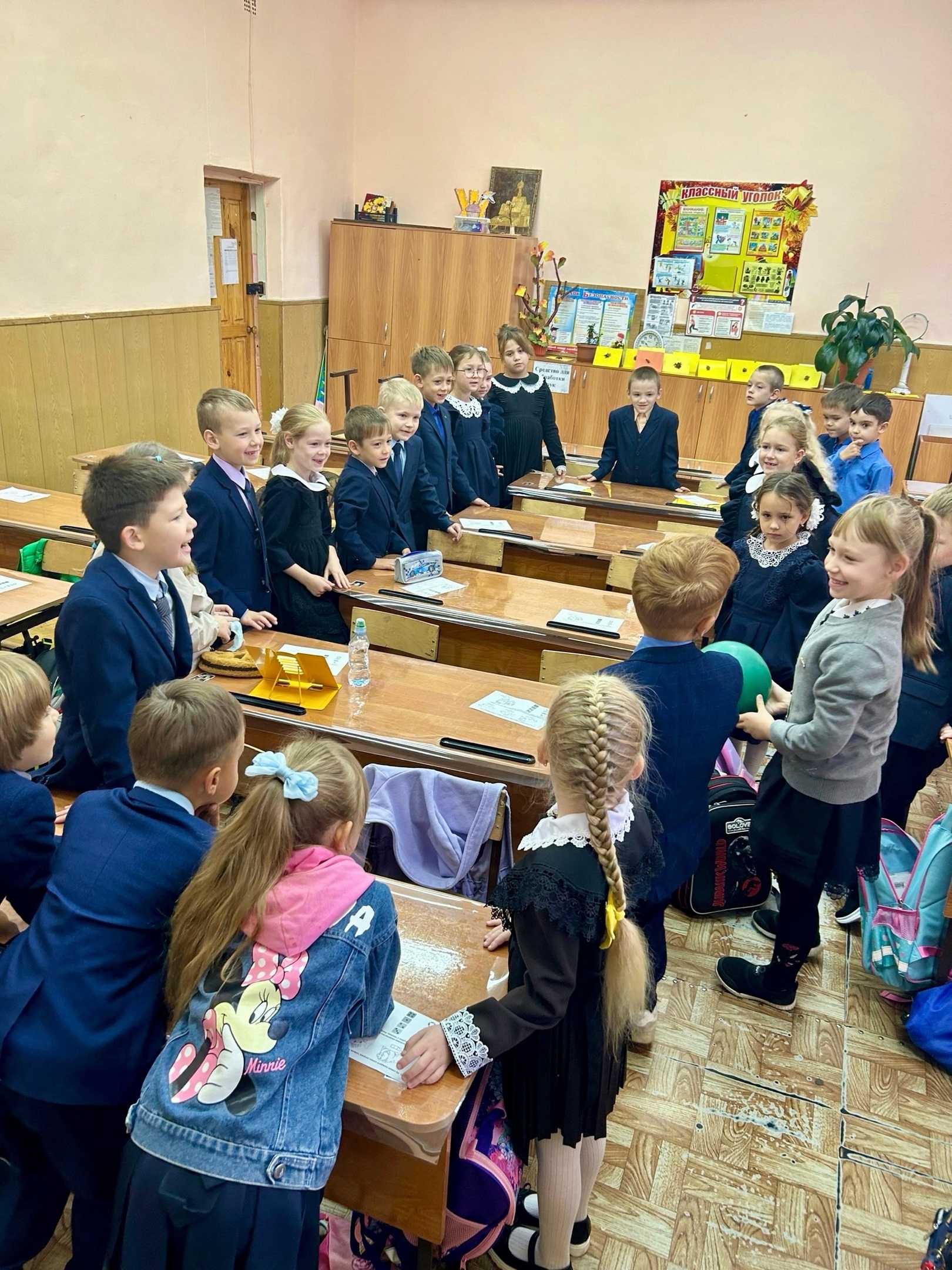 В 1 классе прошло игровое занятие «Будем мы друзьями в классе»..