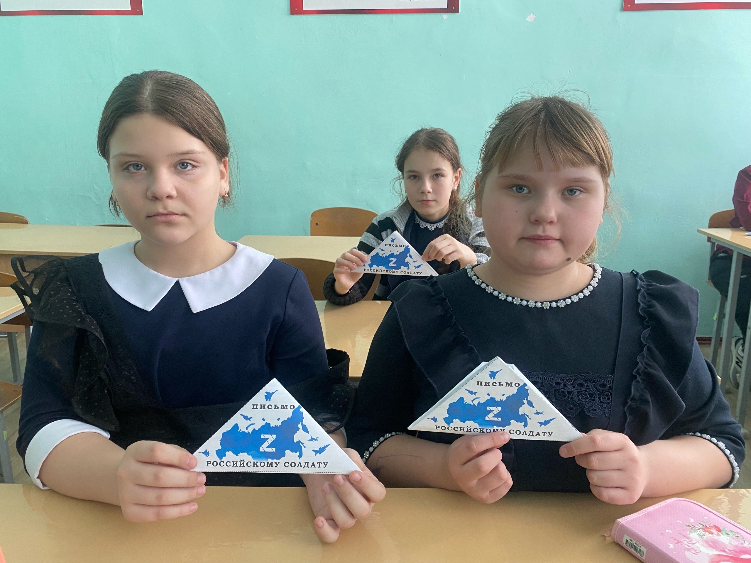 Сегодня учащиеся 5 Б класса приняли активное участие во Всероссийской акции «Письмо солдату»..