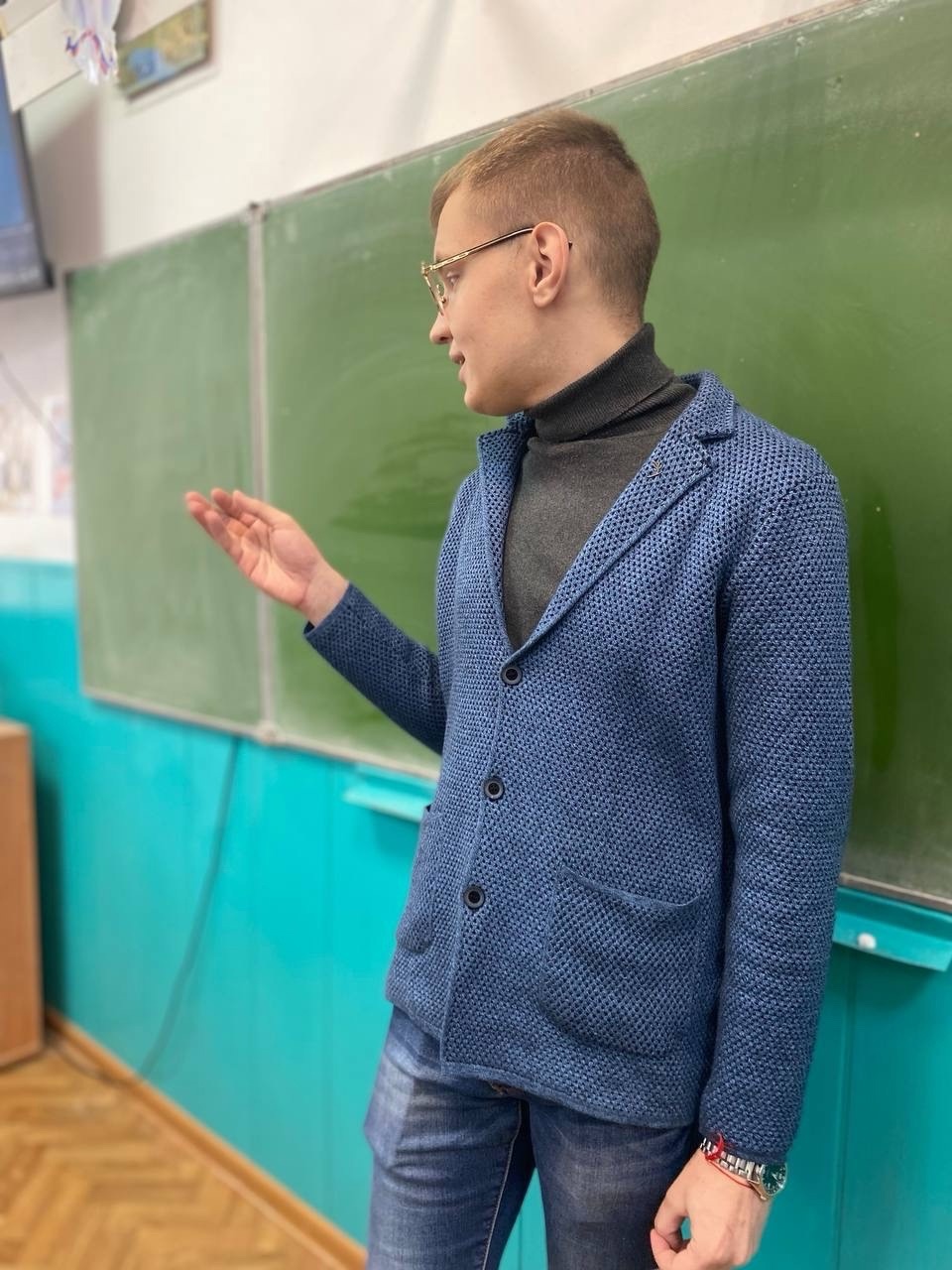 28 декабря студенты 3 курса ИСИ МГУ им. Н.П. Огарева провели лекцию на тему «Истоки Специальной военной операции» для учащихся 8х-10х классов..