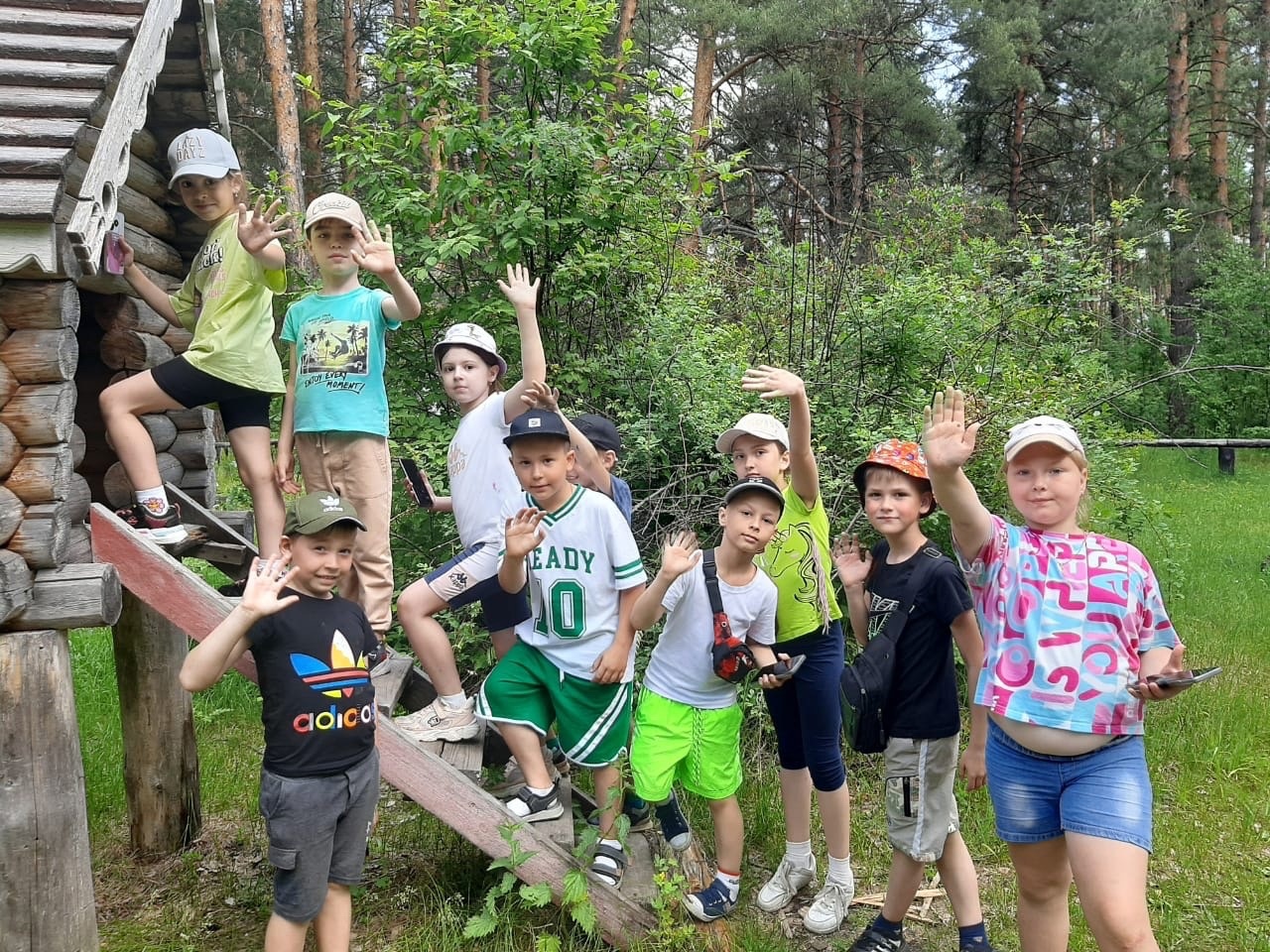  В начале летних каникул ученики 2 &amp;quot;А&amp;quot; класса посетили с экскурсией Национальный парк &amp;quot;Смольный&amp;quot;..