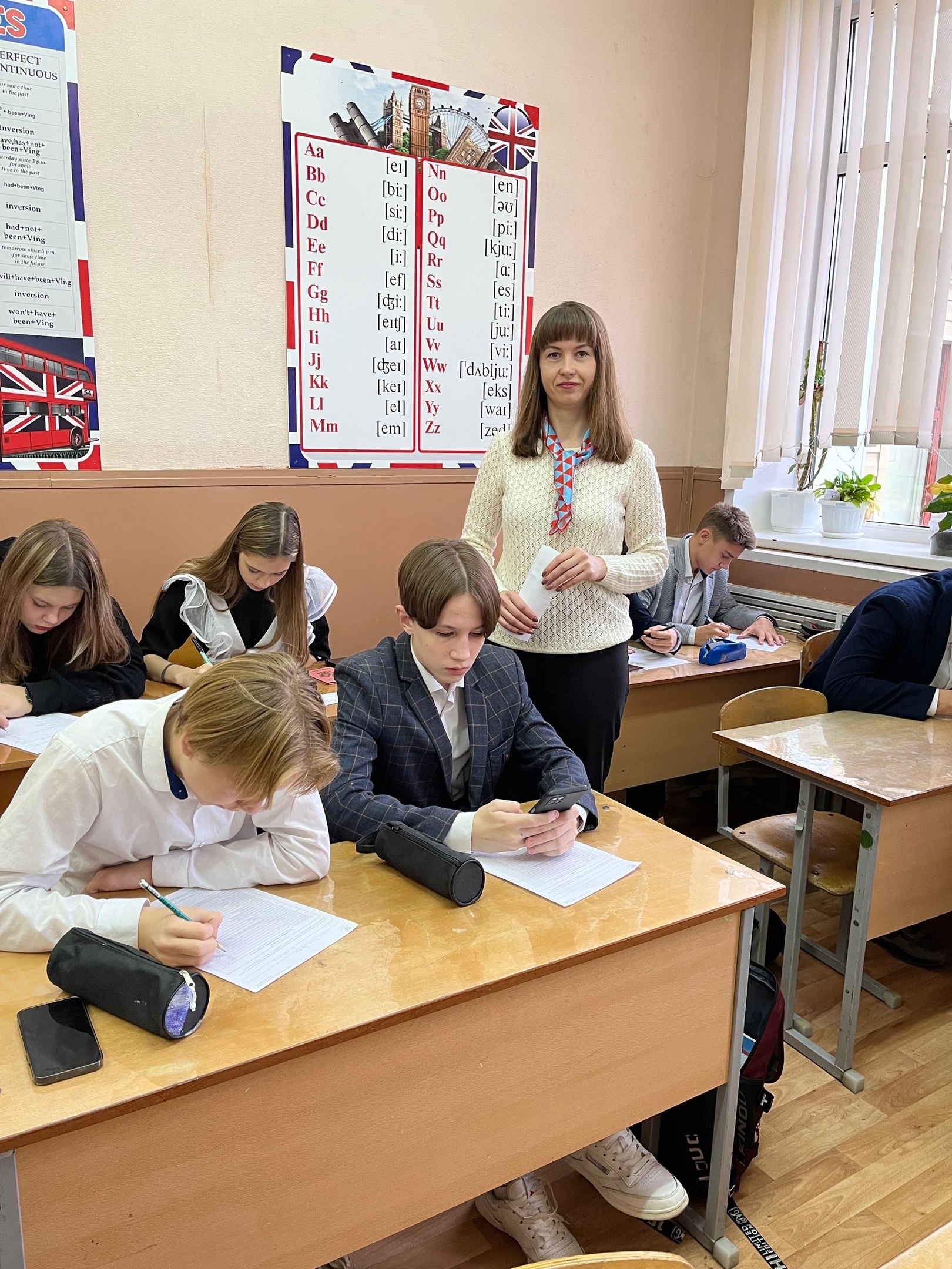 Сегодня на профориентационное занятие «Россия- мои горизонты» к обучающимся 9б класса приходили специалисты из Рузаевского центра занятости..