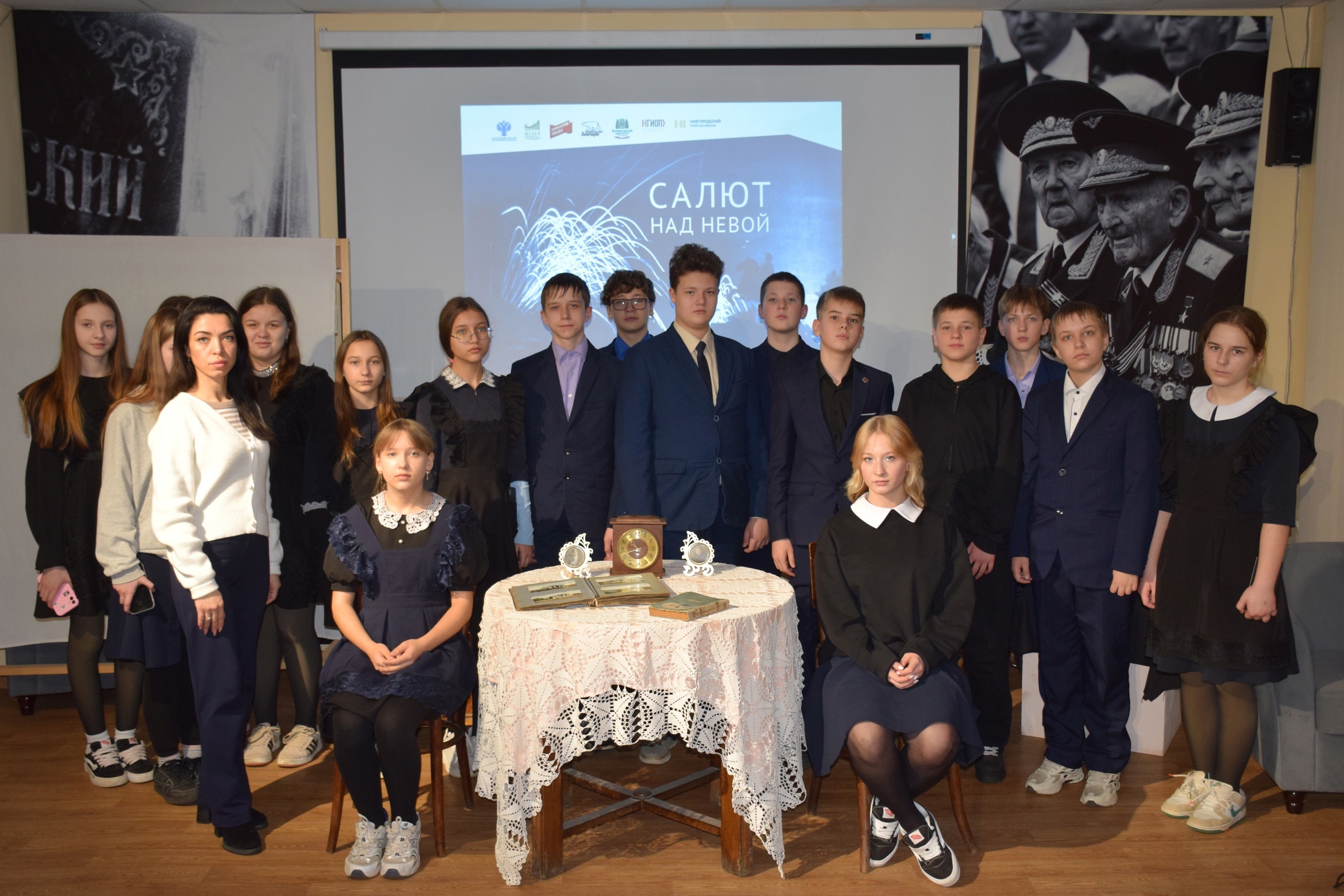 28 января 2025 года учащиеся 7 Б класса посетили интерактивную выставку «Салют над Невой»..