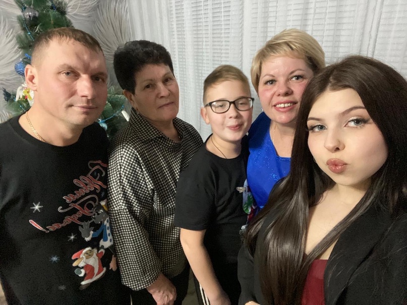 Ученик 5 А класса Зобков Глеб принимает участие в акции « Семья-радость моя!».