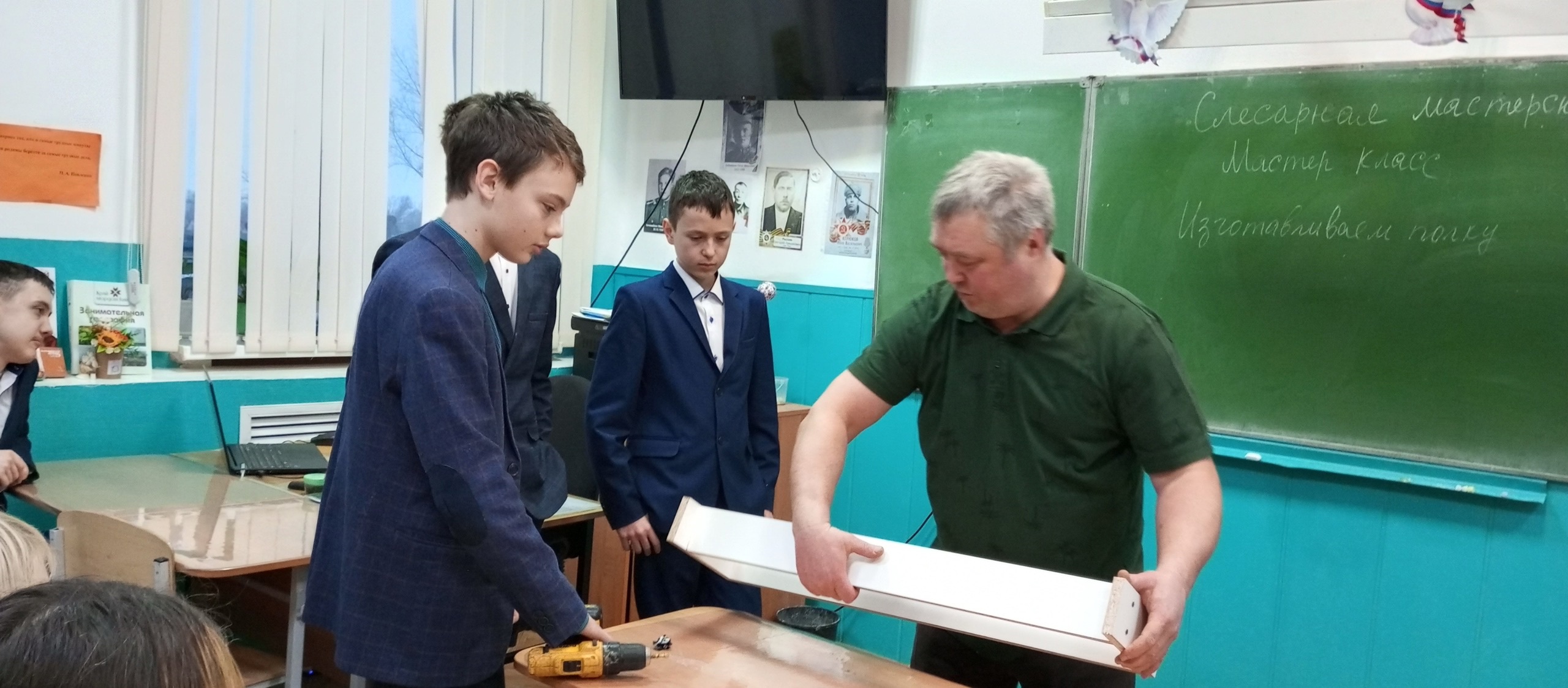 30 января в 8 А классе прошел мастер класс &amp;quot;Слесарная мастерская&amp;quot;..