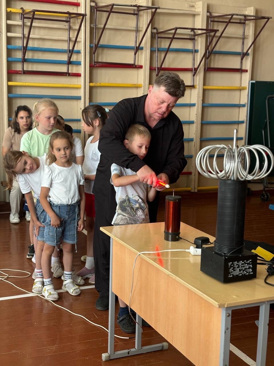 Тесло шоу, которое приезжало в детский лагерь &amp;quot;Радуга&amp;quot;..