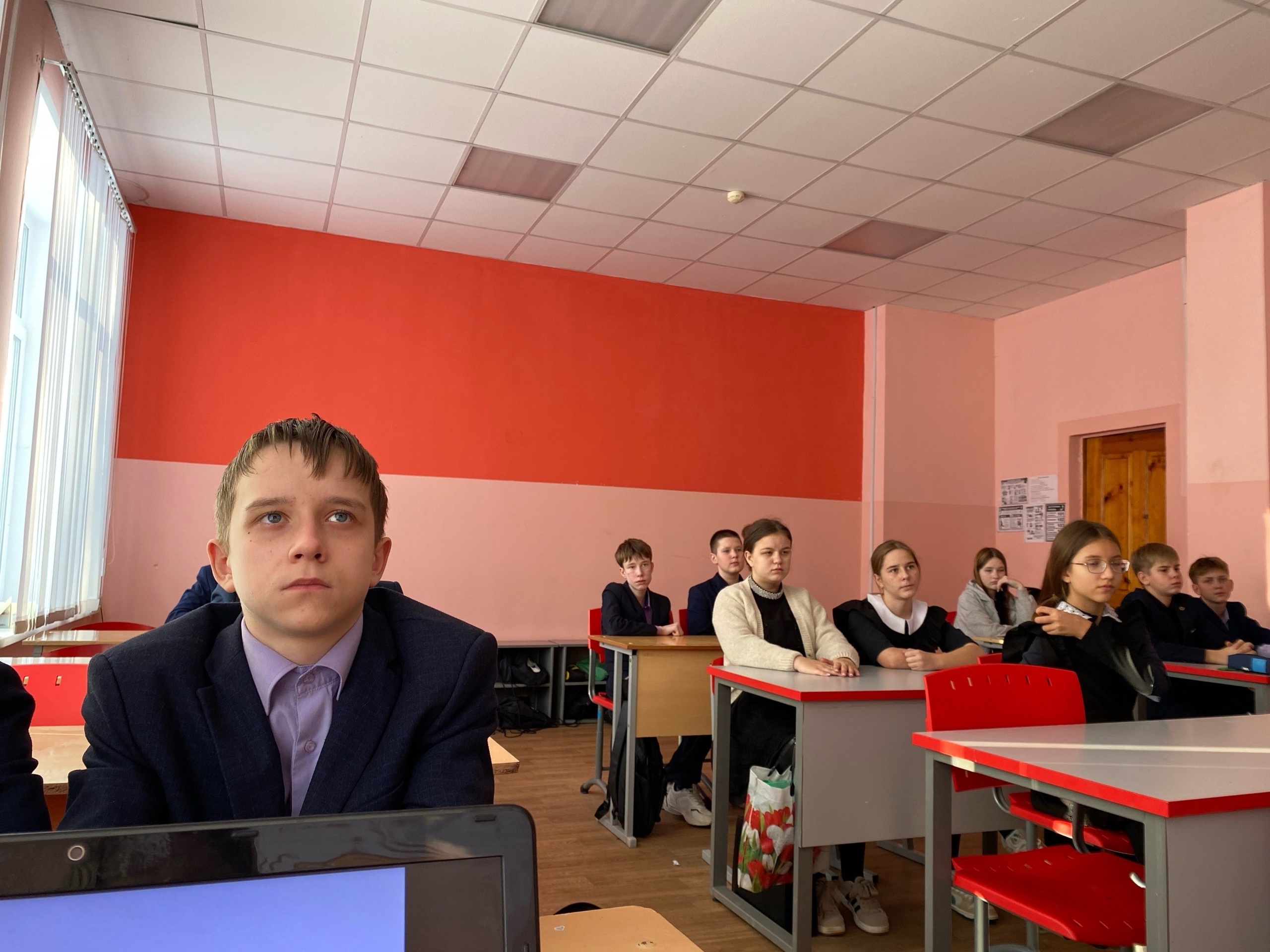 27-28 ноября в рамках недели психологии педагогом-психологом Фадейкиной А.Е. в 6-7 классах было проведено занятие на тему «Телефон доверия-помощь в трудной ситуации»..