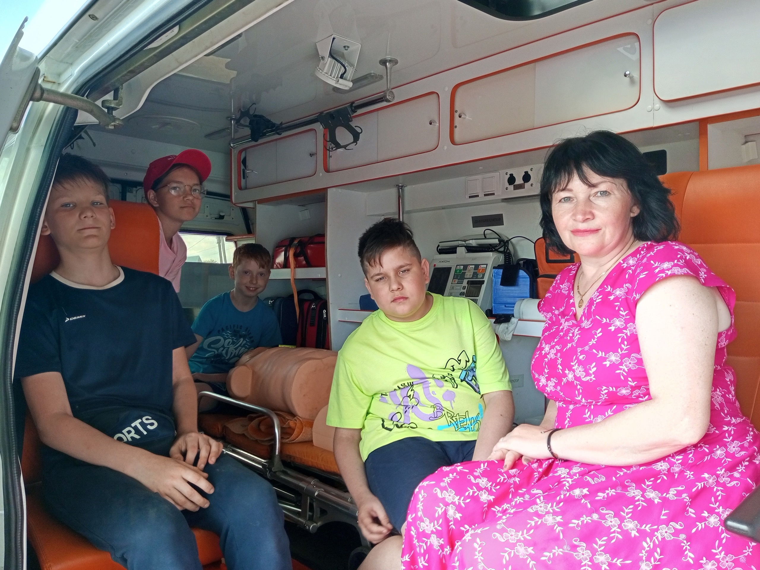 Сегодня в школу приехала карета скорой помощи..