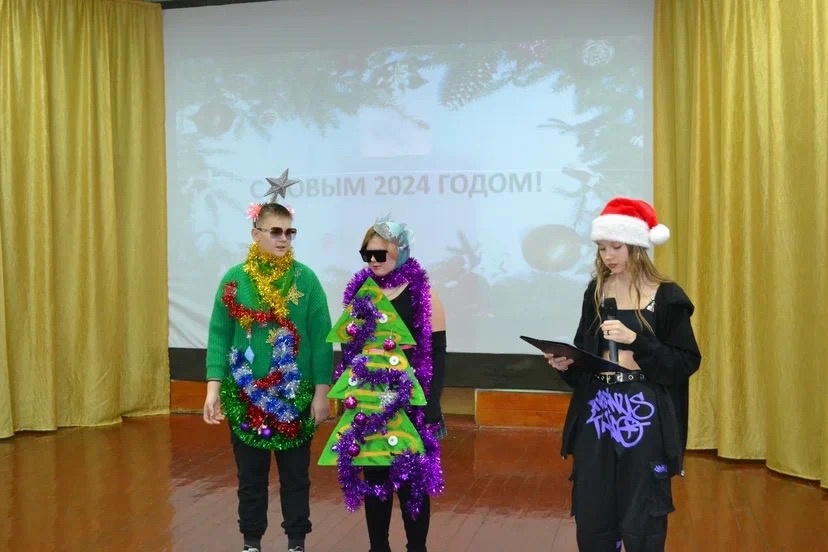 27 декабря в МБОУ «СОШ №9» прошёл Новогодний праздничный концерт..