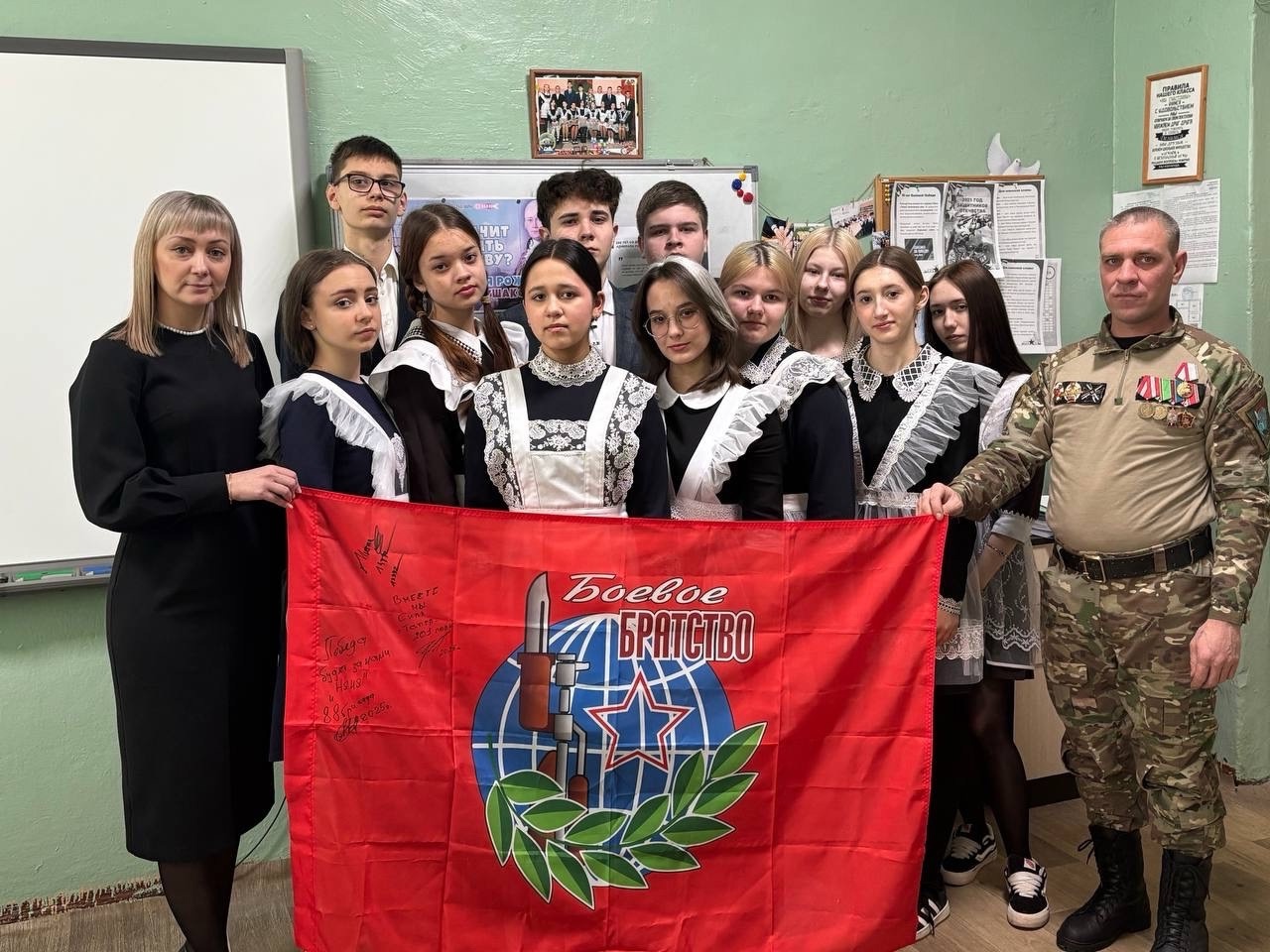 Сегодня прошел первый урок «Разговоры о важном» на тему: «Что значит служить Отечеству?».