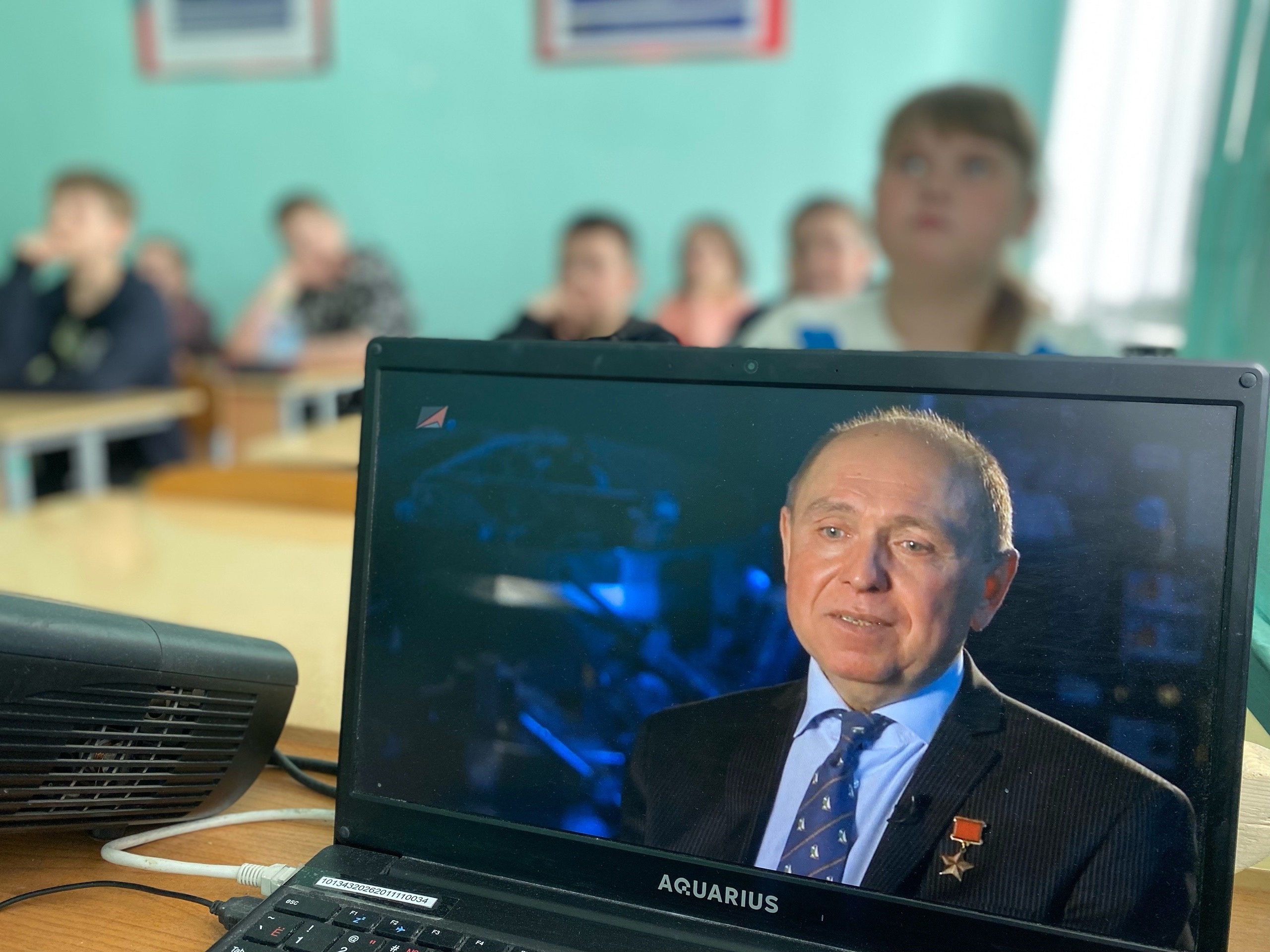  Сегодня советник директора по воспитанию Куляпина Яна Андреевна организовала для учащихся кинолекторий о трудовых династиях..