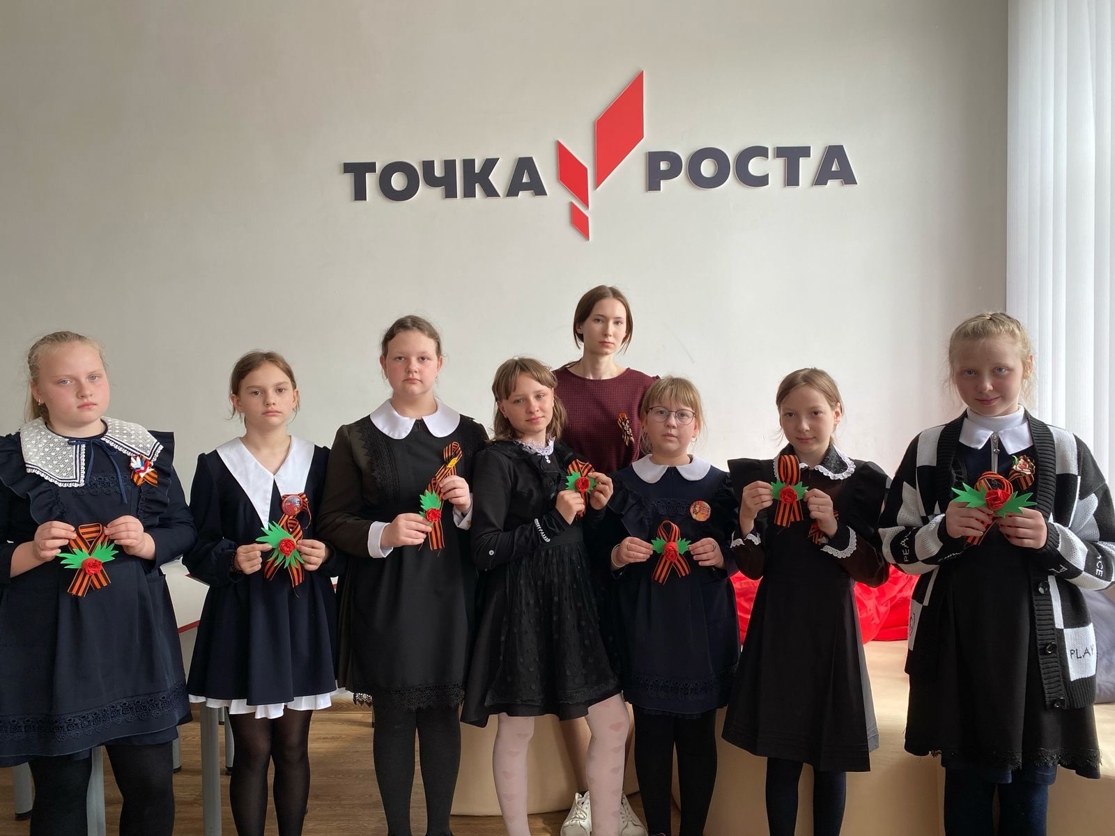 17 апреля в рамках предметной недели «Искусство, музыка, технология и физическая культура» учитель технологии Чингаева Д. Ю. провела в 5 классе мастер-класс «Символ победы»..