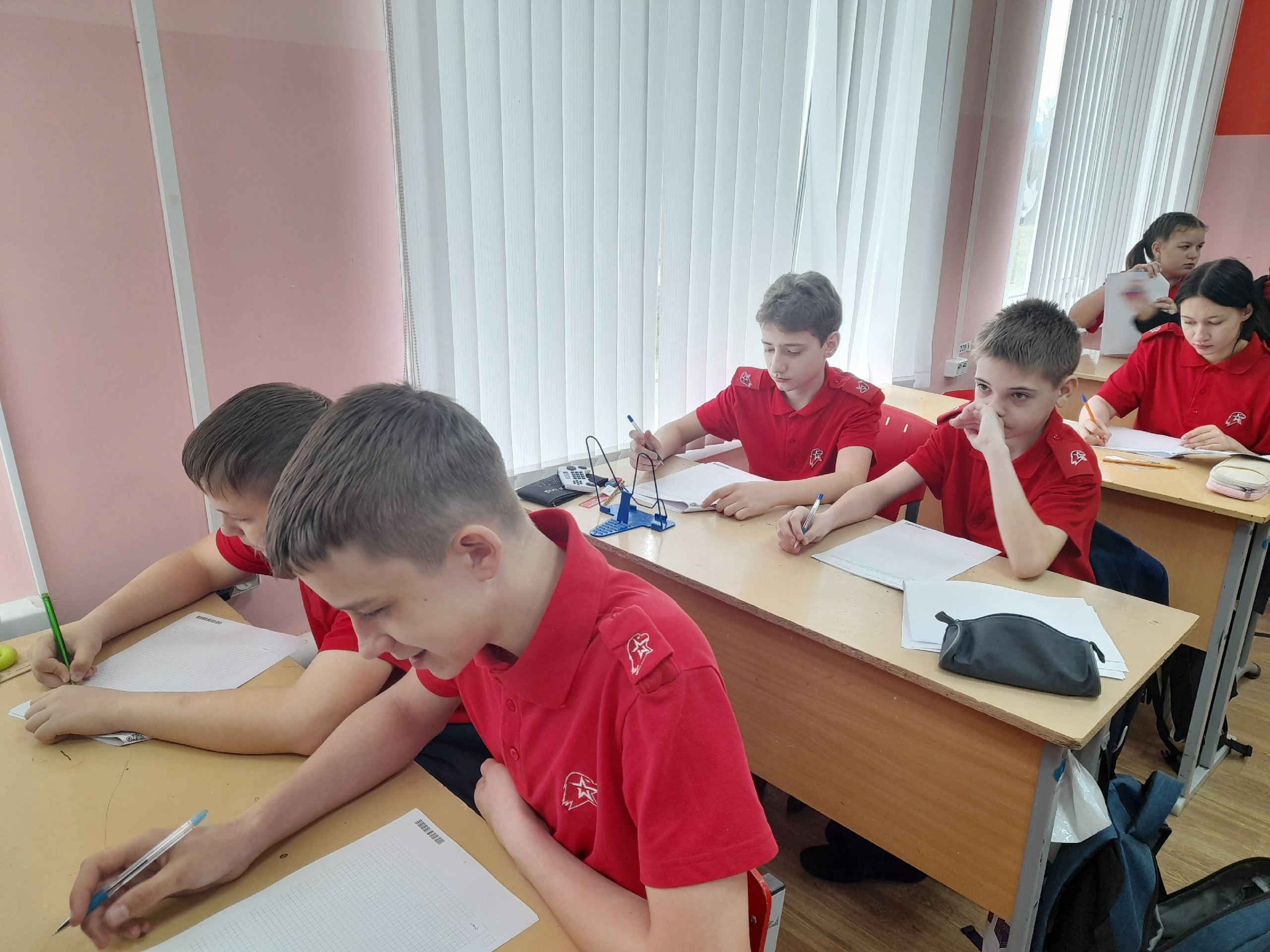 С 11 апреля во всех школах страны проходят Всероссийские проверочные работы (ВПР)..