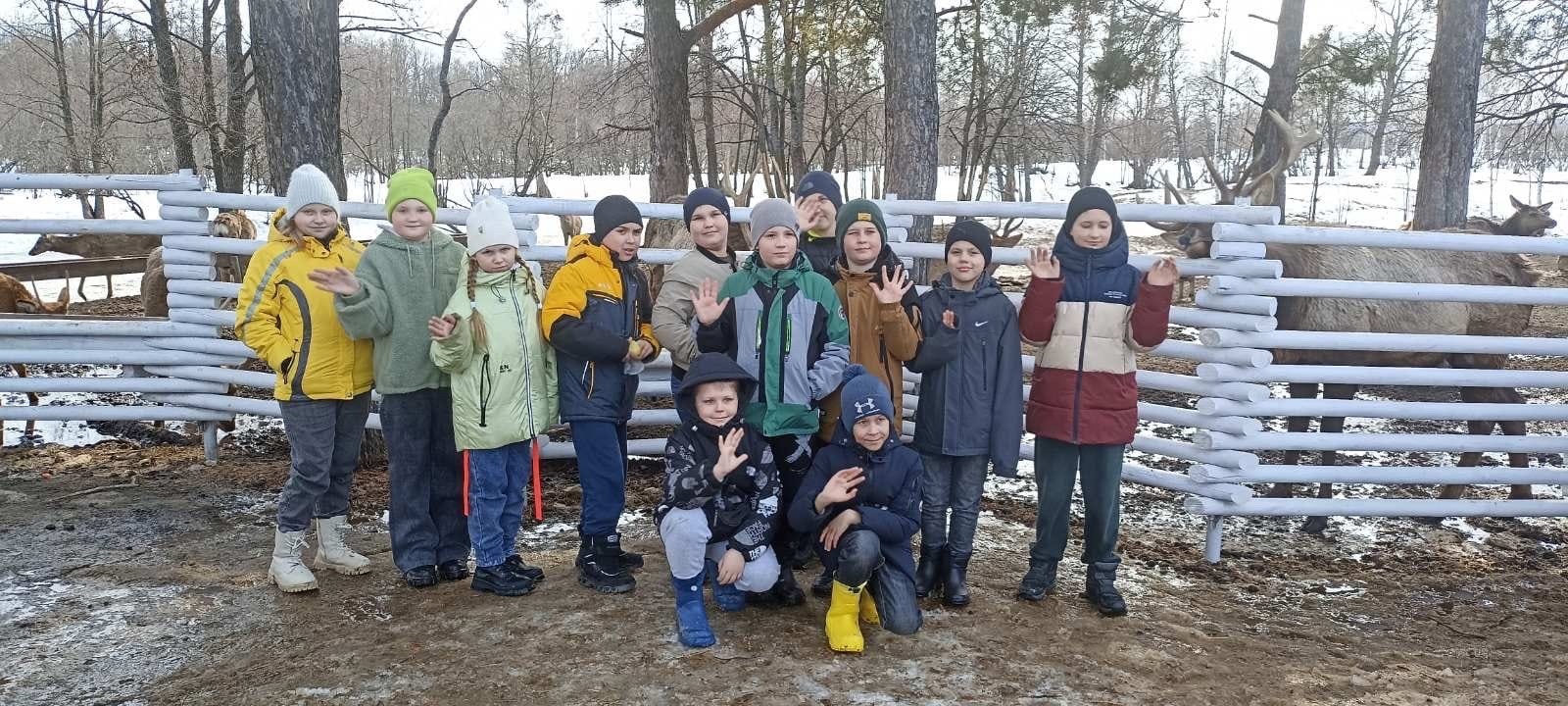 4 класс вместе с классным руководителем и родителями посетили популярный в Мордовии сафари-парк «Кречет»..