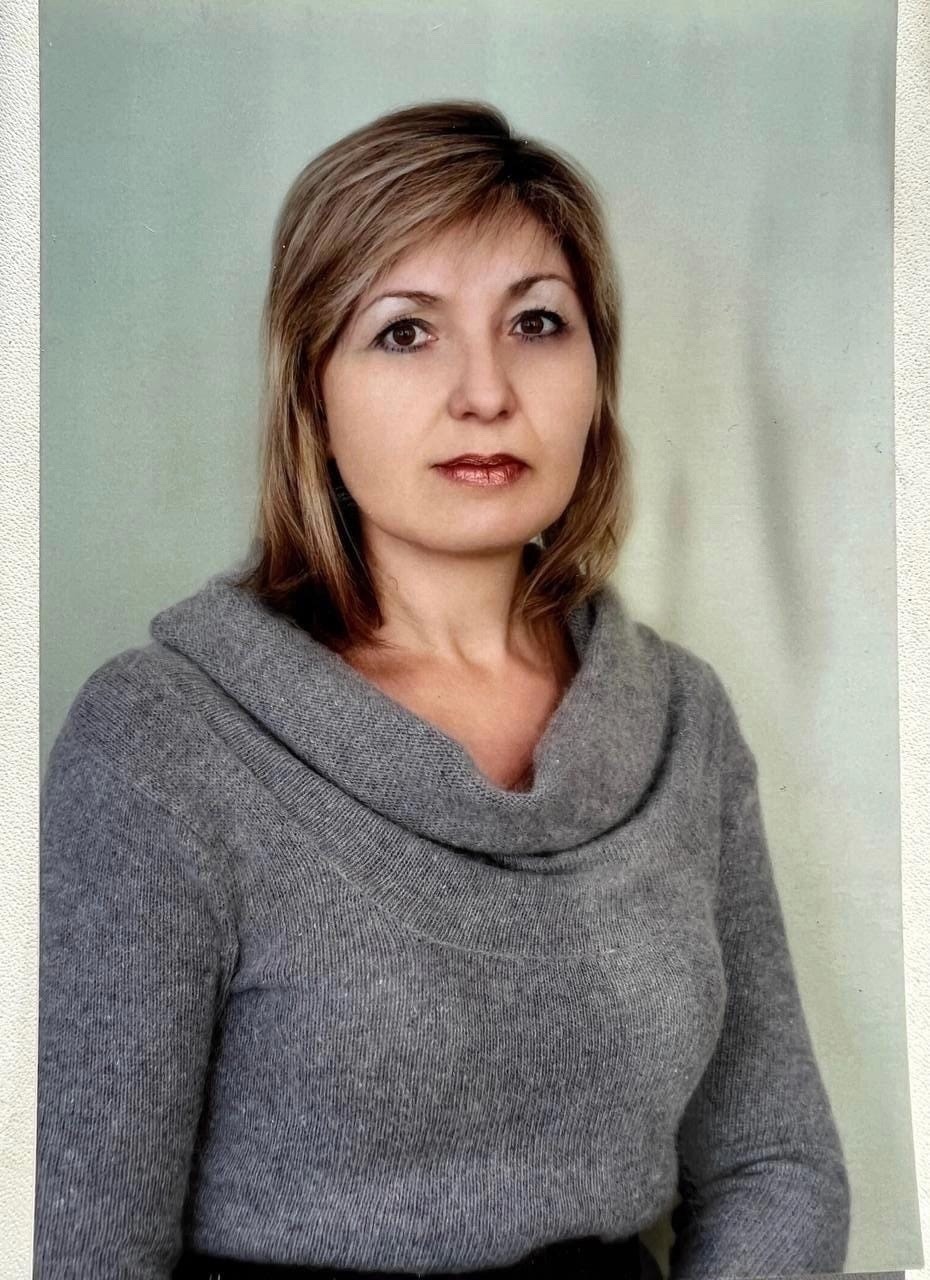 Учитель, ведущий в мир волшебства и творчества/.