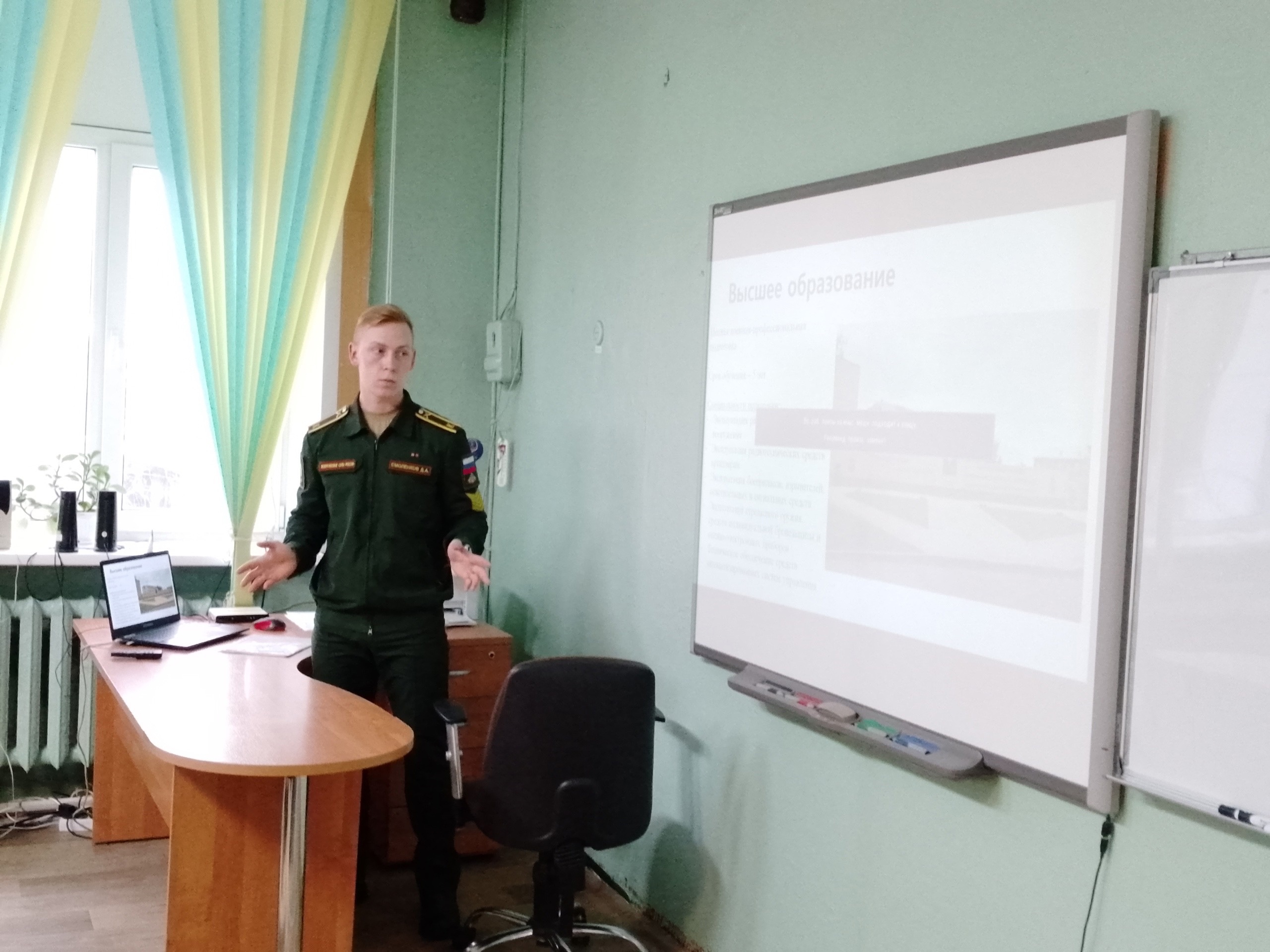 егодня состоялась профориентационная встреча учеников 10-11х классов с представителем Пензенского артиллерийского инженерного института Смоленковым Д.А..