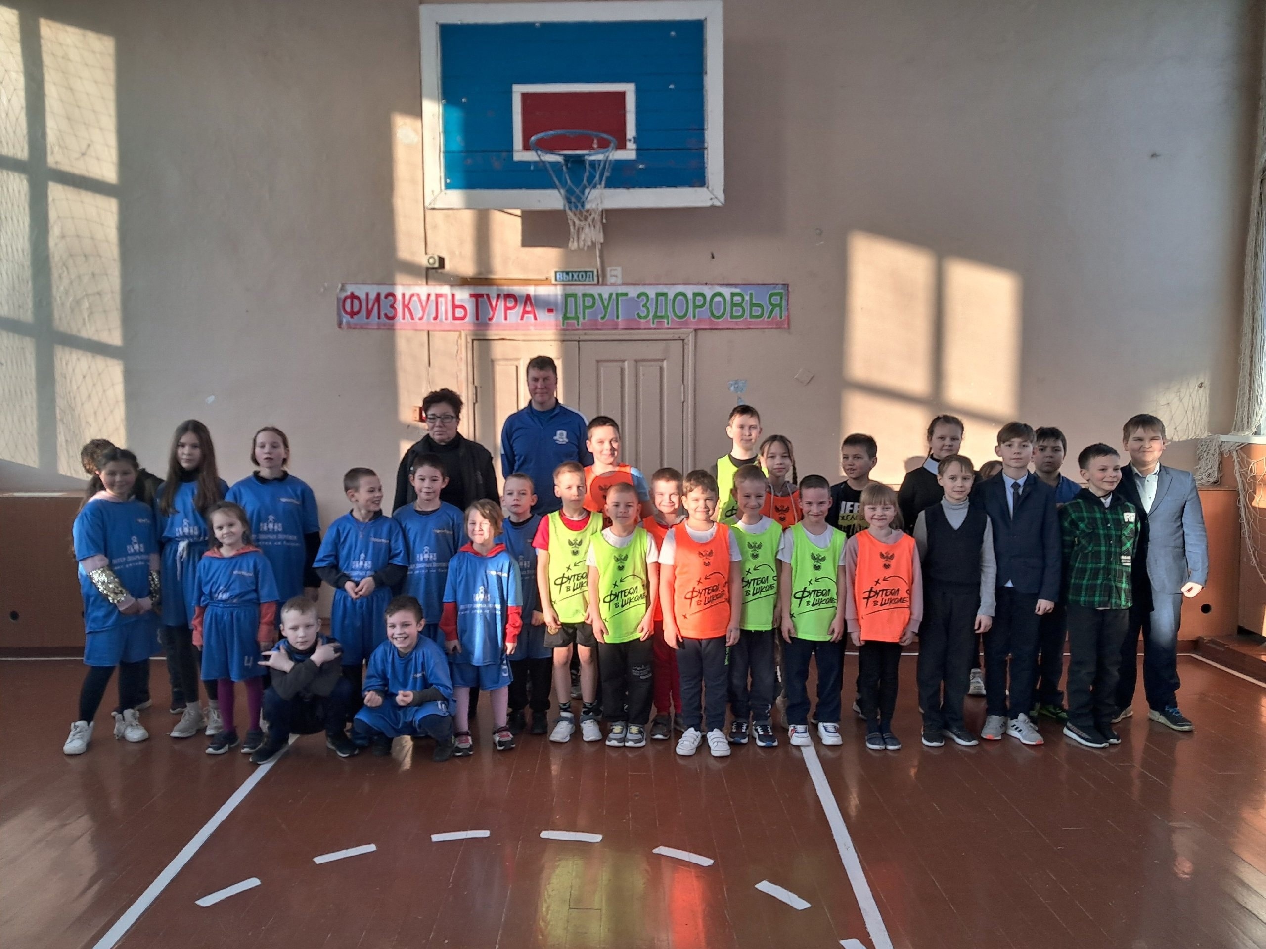 Сегодня состоялась дружеская игра в футбол с ребятами реабилитационного центра «Солнышко»..