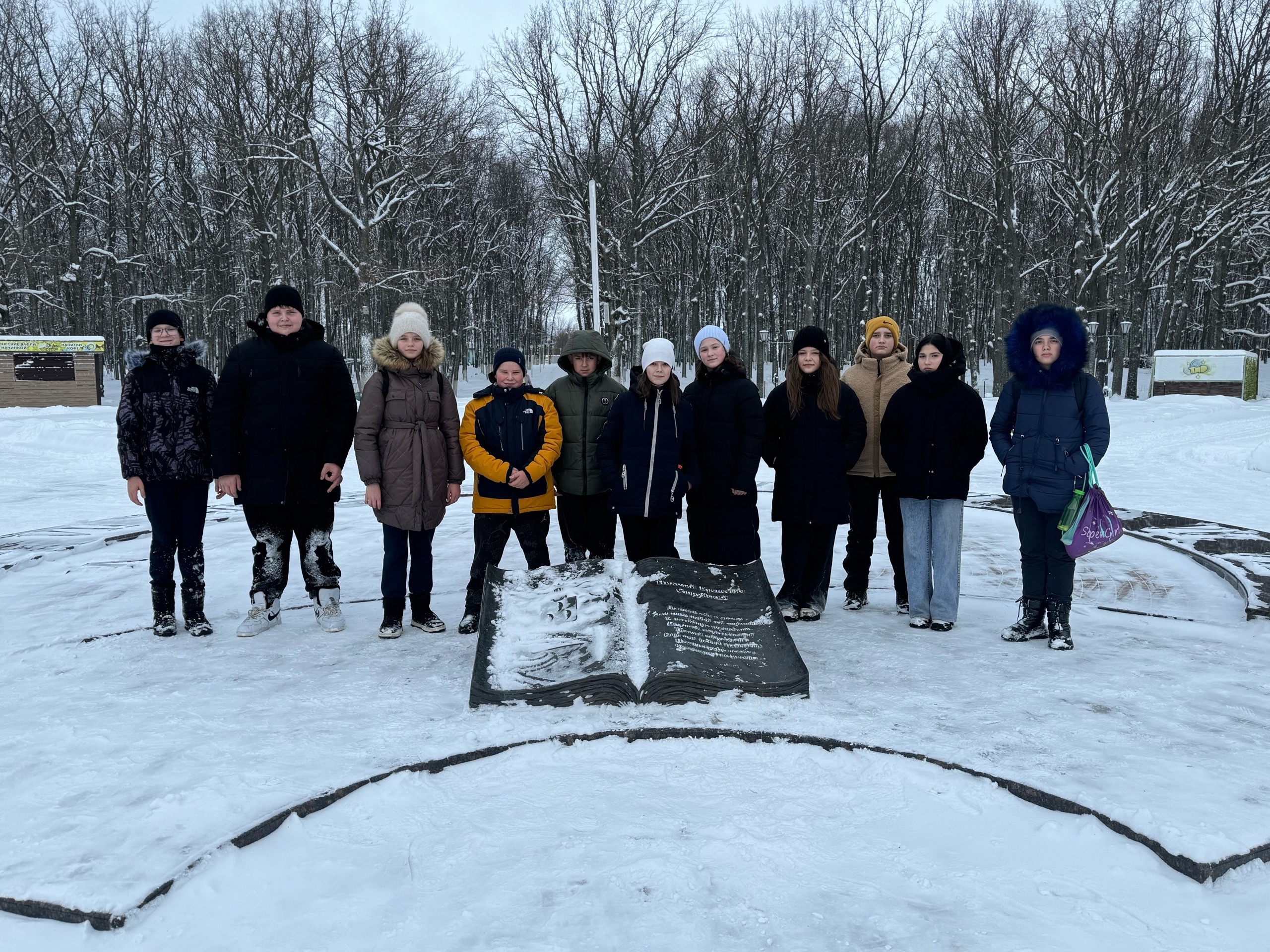 17 декабря в парке культуры и отдыха прошли веселые зимние эстафеты для учащихся 6 Б класса..
