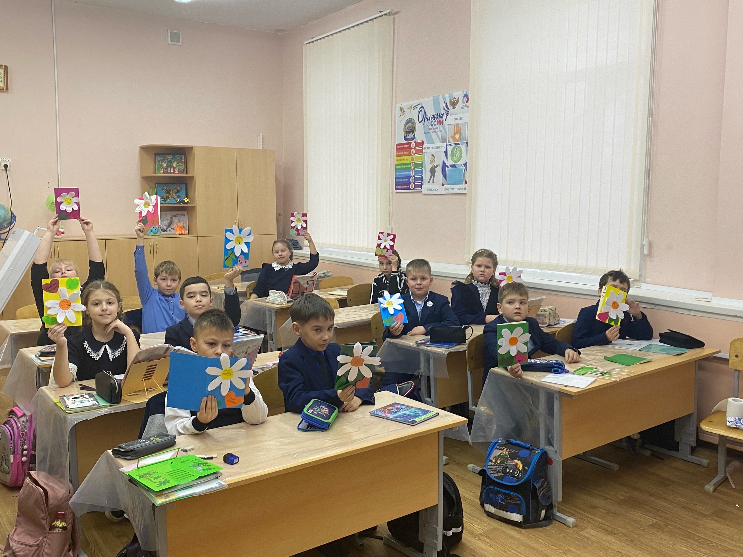 Сегодня в нашем 3 классе прошёл замечательный мастер-класс, посвящённый Дню матери! .
