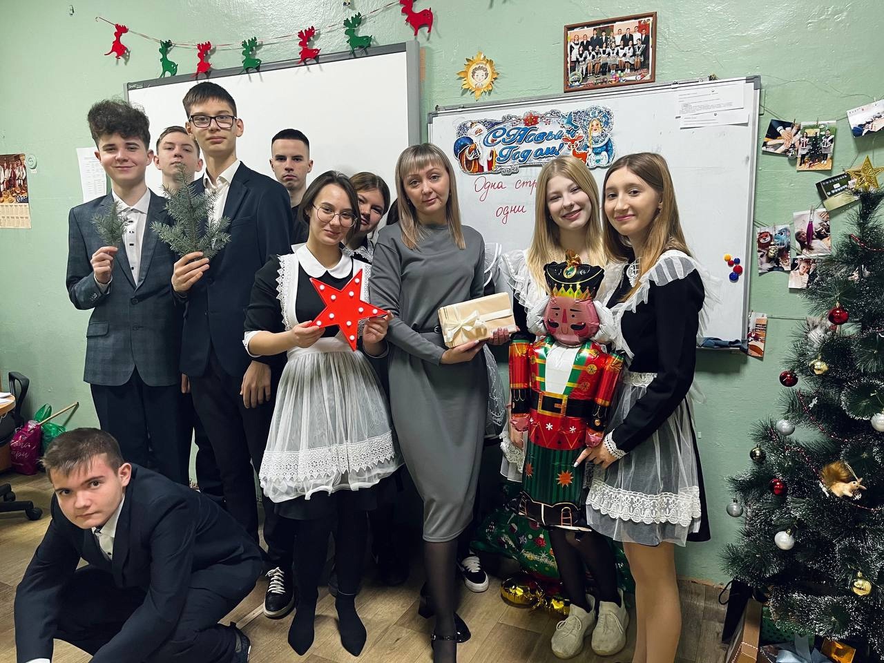 Сегодня прошел первый урок «Разговоры о важном» на тему: «ОДНА СТРАНА - ОДНИ ТРАДИЦИИ»..