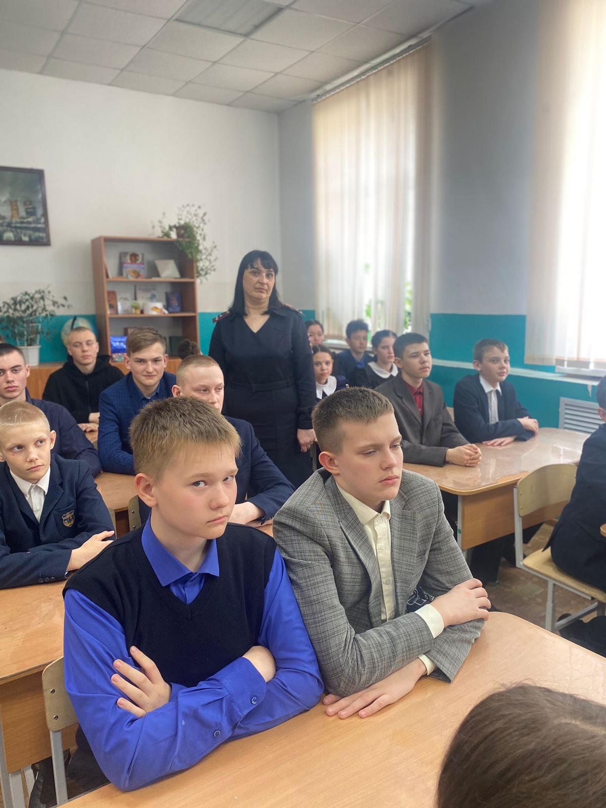 Юдаева Надежда Ивановна - инспектор ОГИБДД по Рузаевскому району, посетила нашу школу с одной из важнейших тем правил дорожной безопасности, как управление транспортными средствами несовершеннолетними..