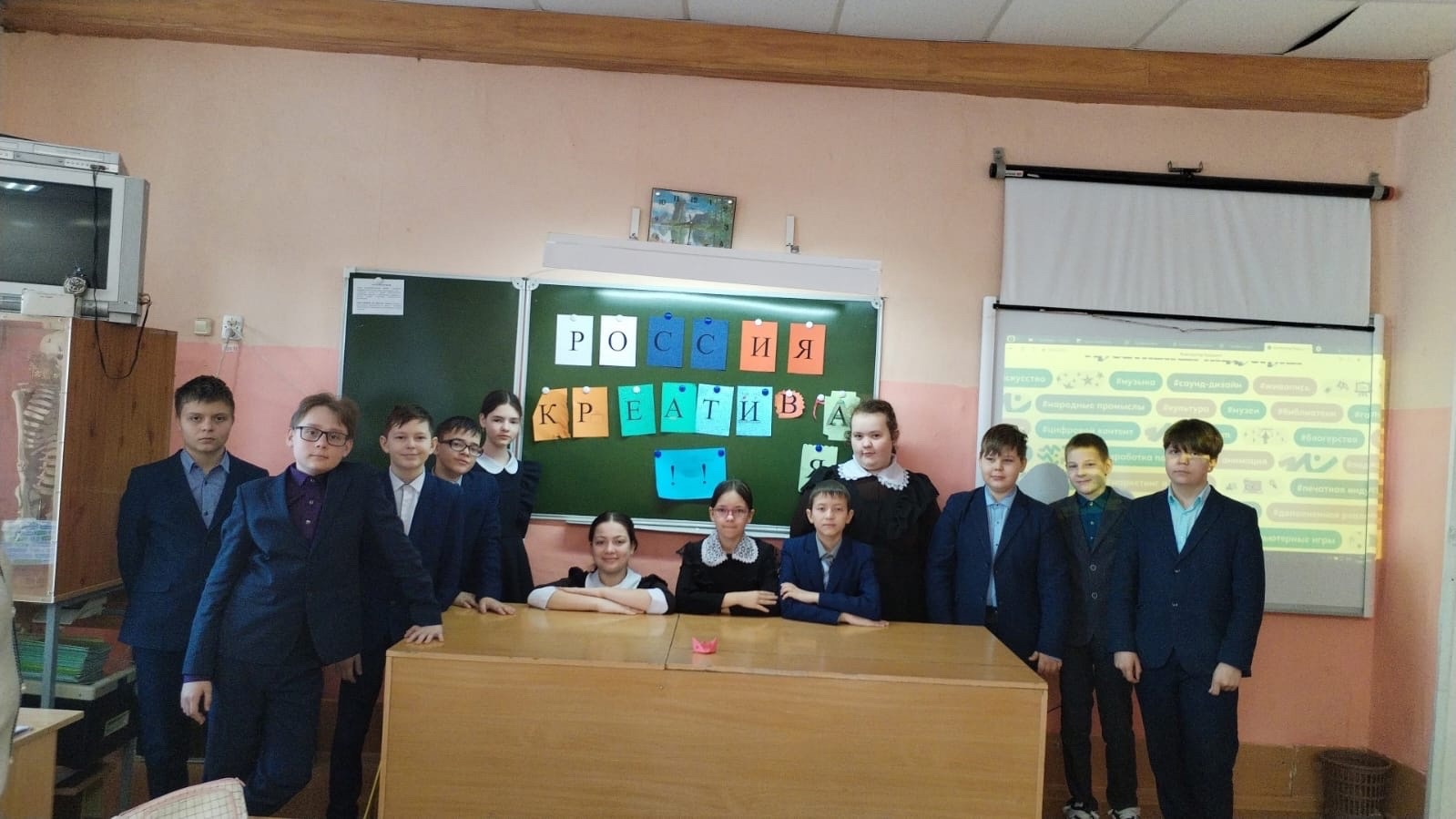 Сегодня прошел тематический профориентационный урок: «Россия креативная: узнаю творческие профессии».