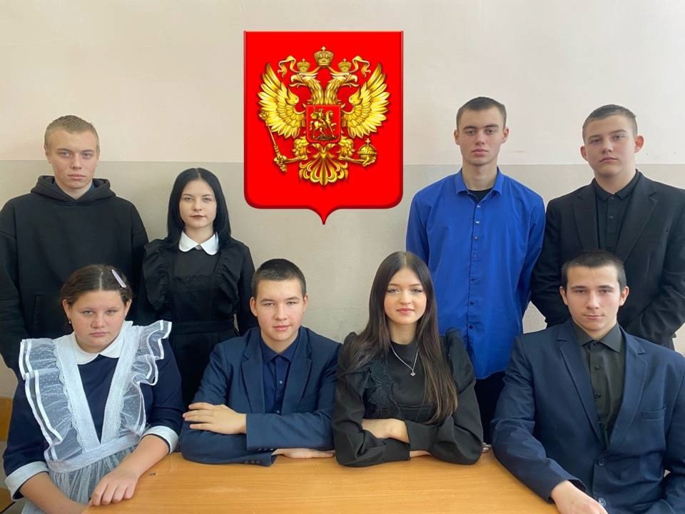  В преддверии Дня Государственного герба РФ учащиеся 9Б класса принимают участие в фотоквесте «В поисках Герба России»..