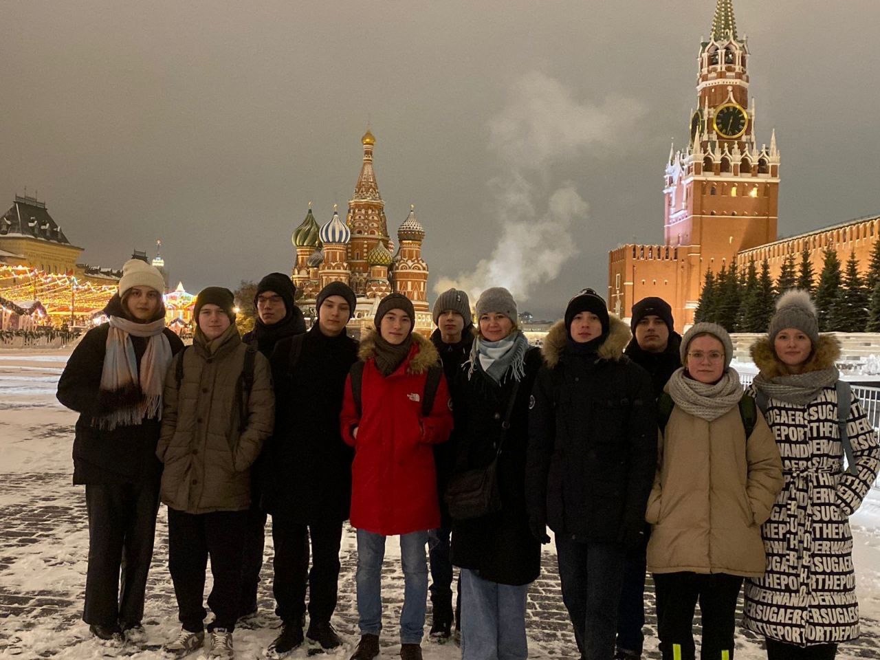 Последний осенний день ученики 10 класса нашей школы провели в Москве..