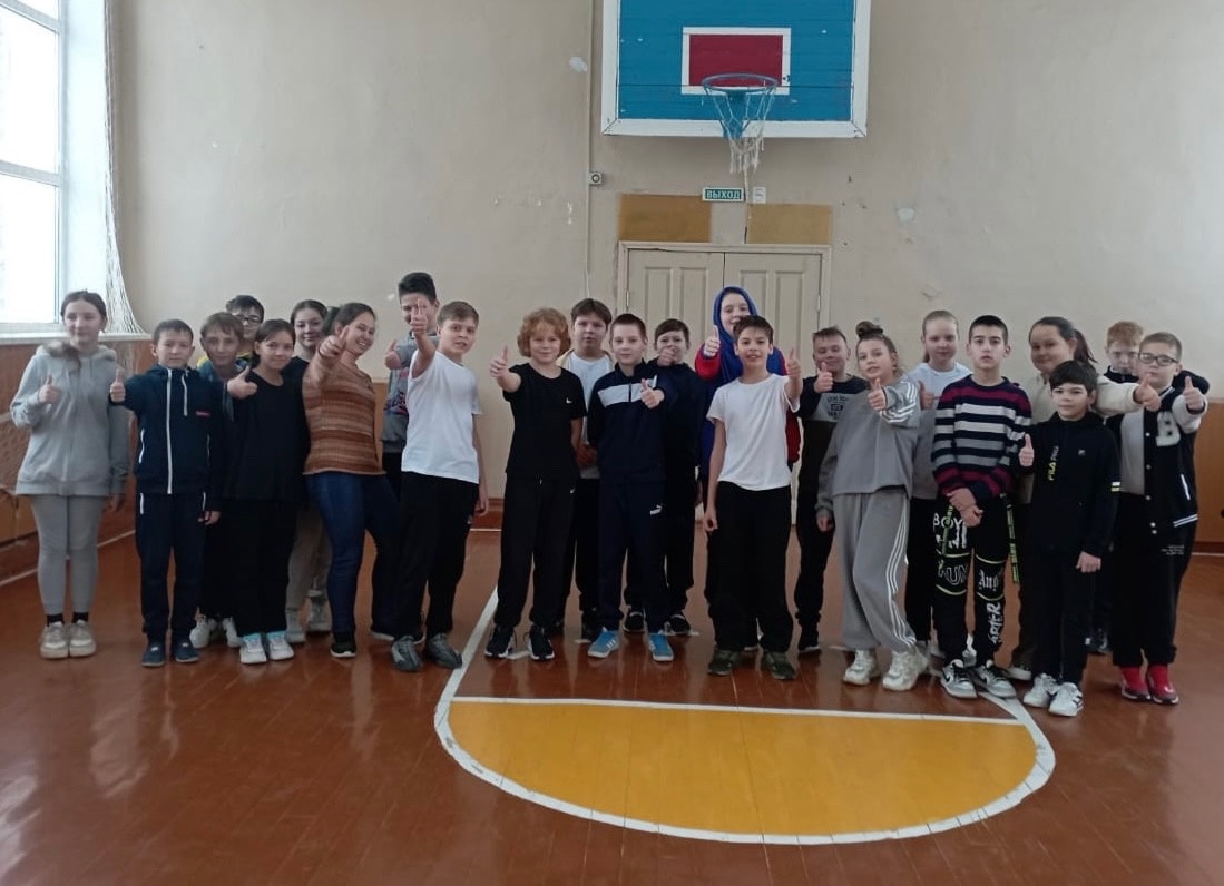 30 ноября в школе прошло спортивное мероприятие &amp;quot;Веселые старты&amp;quot; между учениками 5 А и 6 А класса., которое организовали активисты Движения Первых..