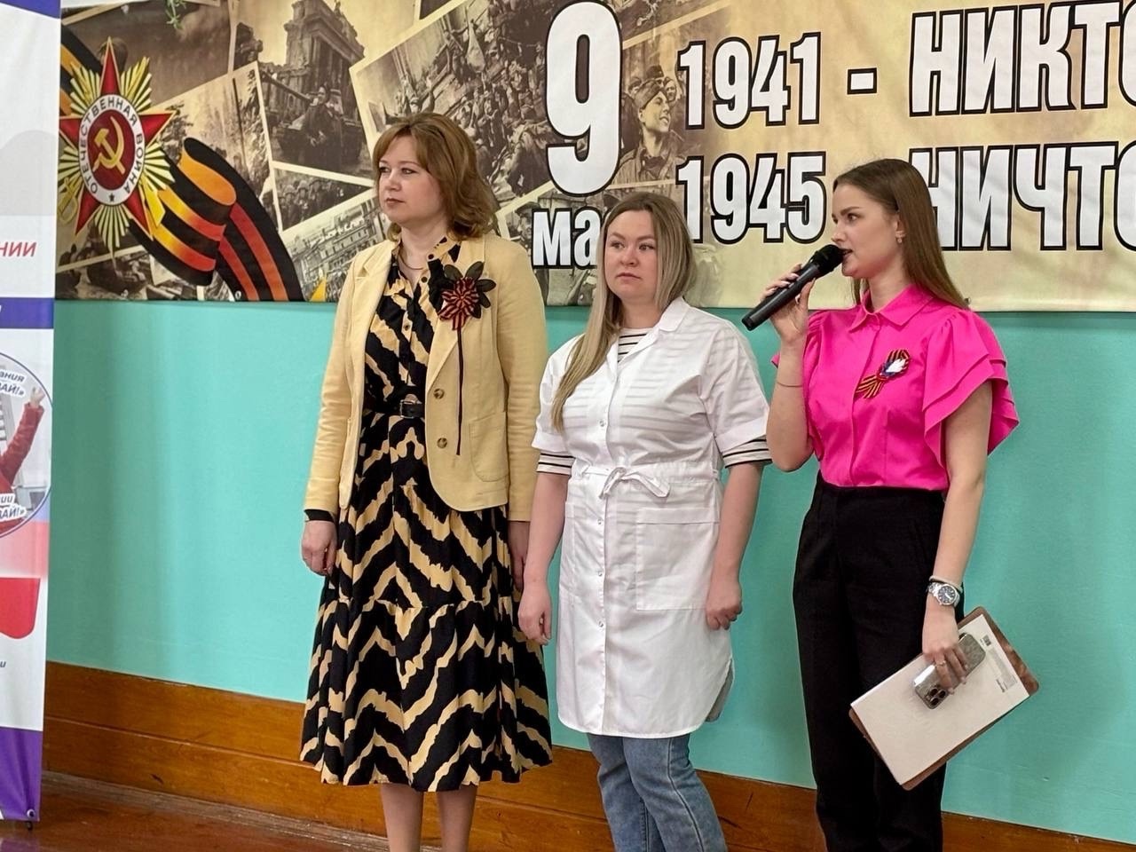Новая учебная неделя в нашей школе началась с традиционной торжественной линейки, посвященной установлению Государственного флага Российской Федерации..