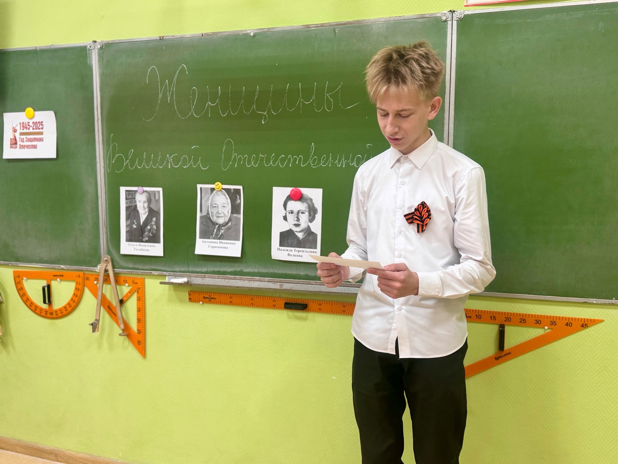 Сегодня 25 апреля в 8 Б классе прошло мероприятие в рамках школьного проекта «Связь поколений»..