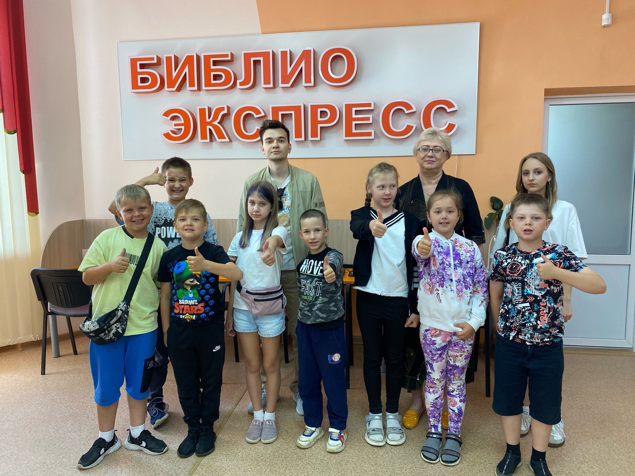 Сегодня утро пришкольного лагеря «Радуга» началось с бодрящей зарядки!.