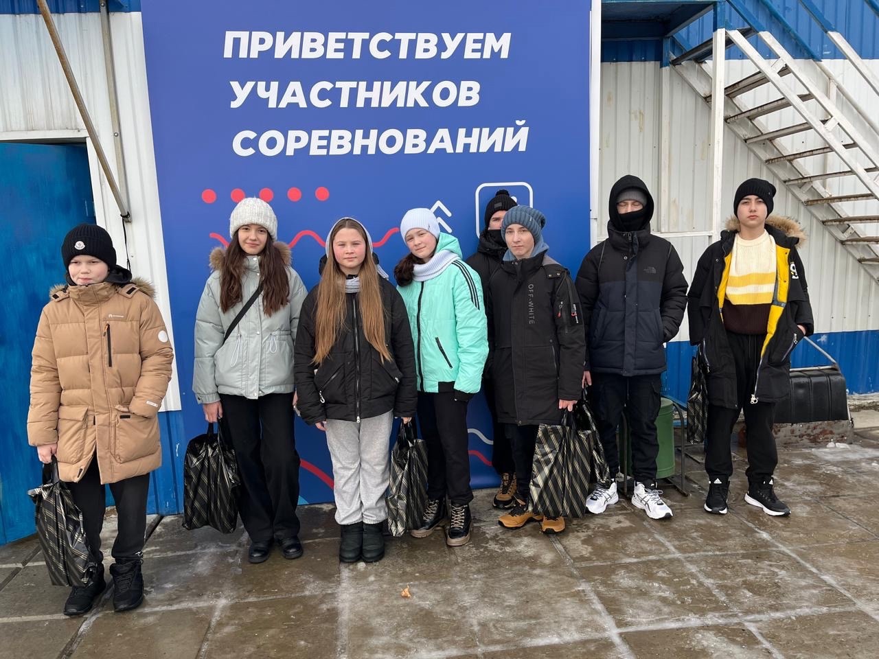 Сегодня прошли соревнования « Веселые старты» между учащимися МБОУ СОШ 9 и МБОУ СОШ 10..