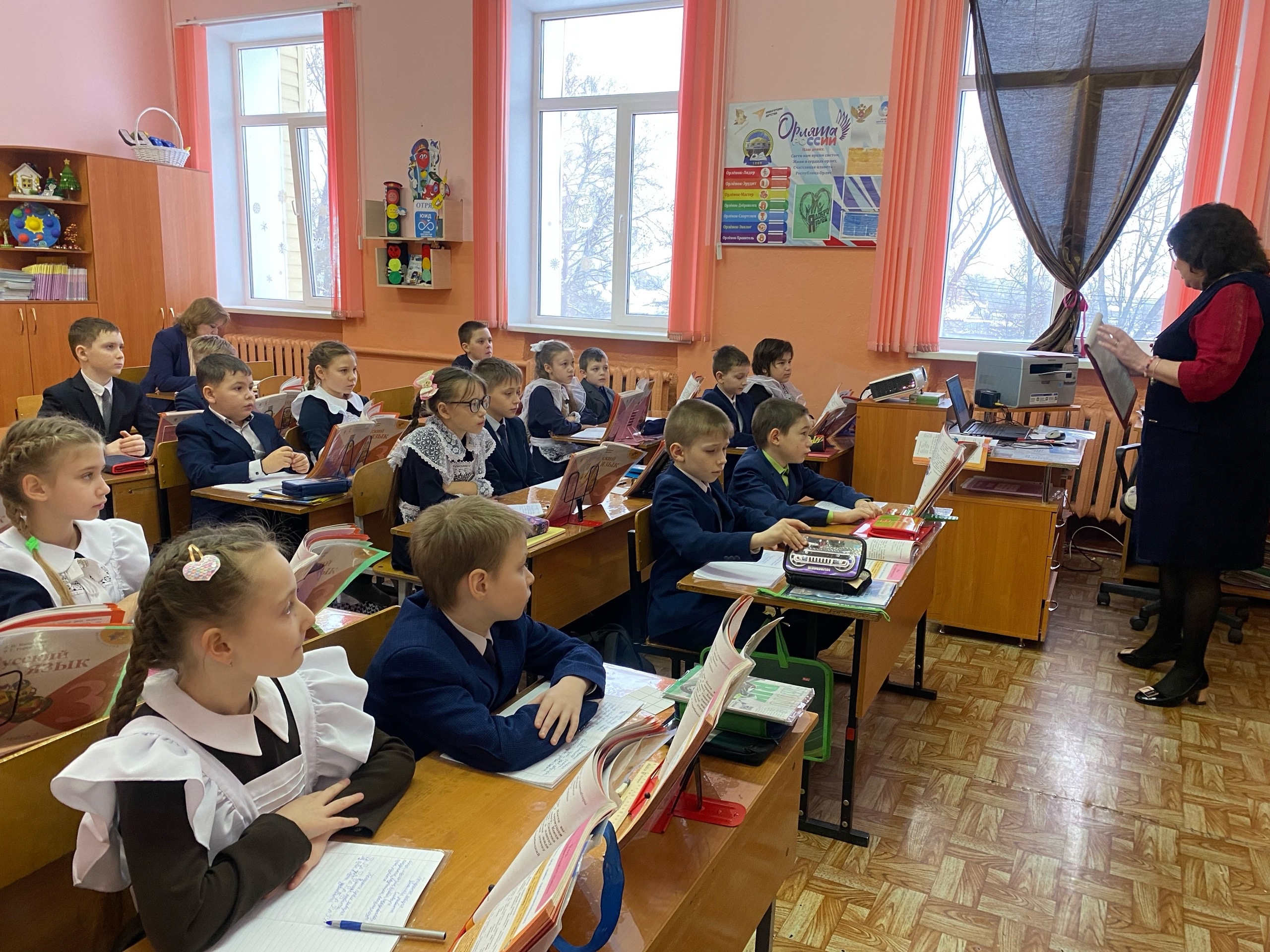31 января в 3 классе прошел открытый урок по русскому языку на тему: «Род имен существительных»..
