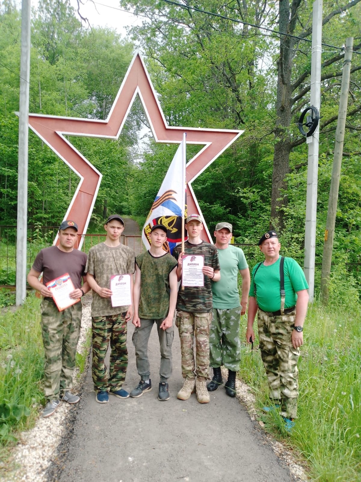 На базе ДОЛ им. Володи Дубинина проходили военно-полевые сборы, среди учащихся 10-х классов..