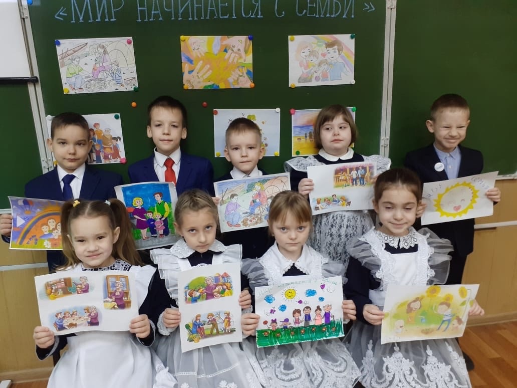 ?Сегодня в 1 классе прошёл классный час на тему: &amp;quot;Мир начинается с семьи&amp;quot;. Первоклассники рассказывали, что для них означает слово &amp;quot;семья&amp;quot;..