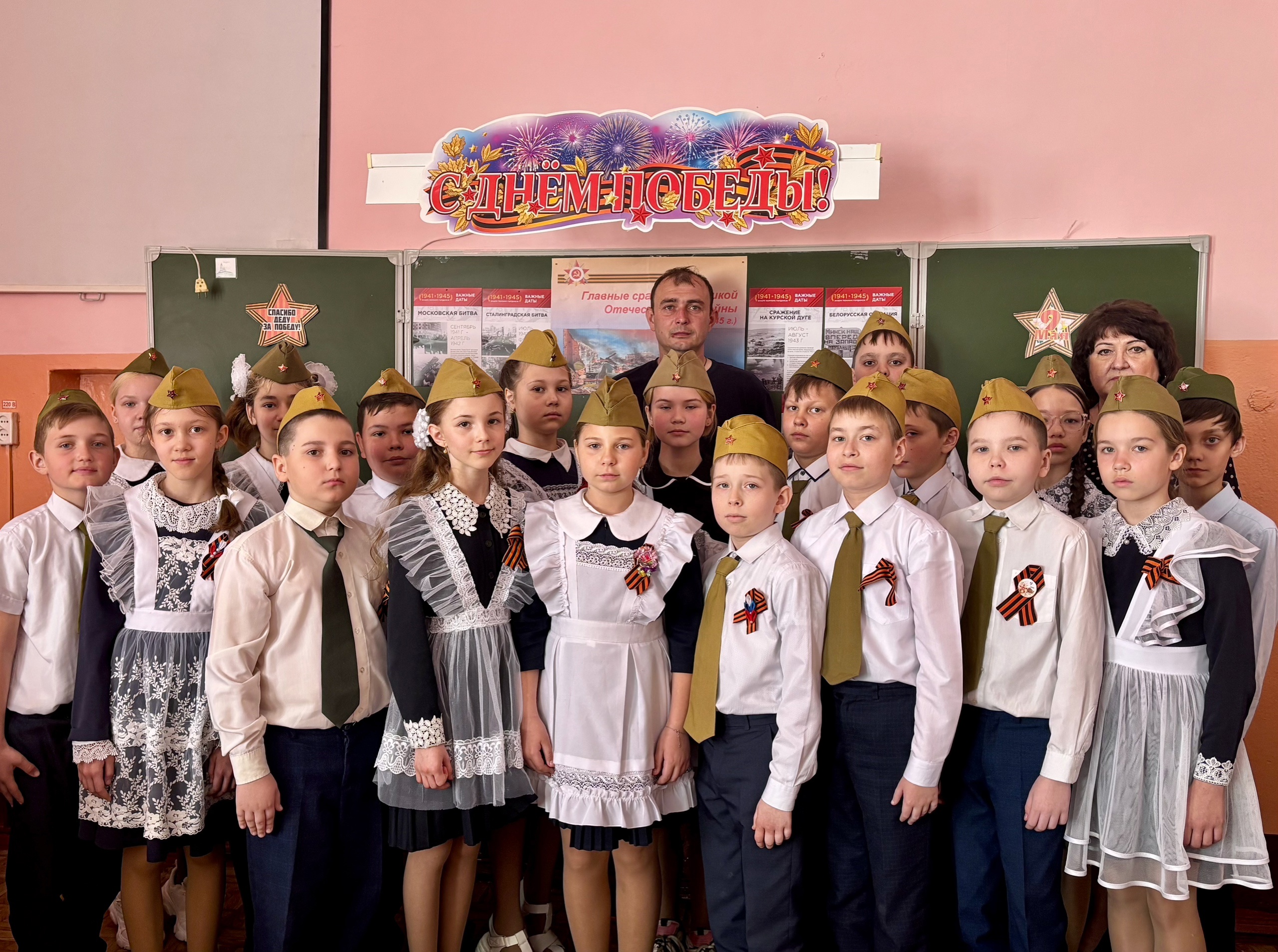 В рамках общешкольного проекта «Память поколений» 23 апреля в 4 классе прошел урок Мужества «Главные сражения Великой Отечественной войны»..