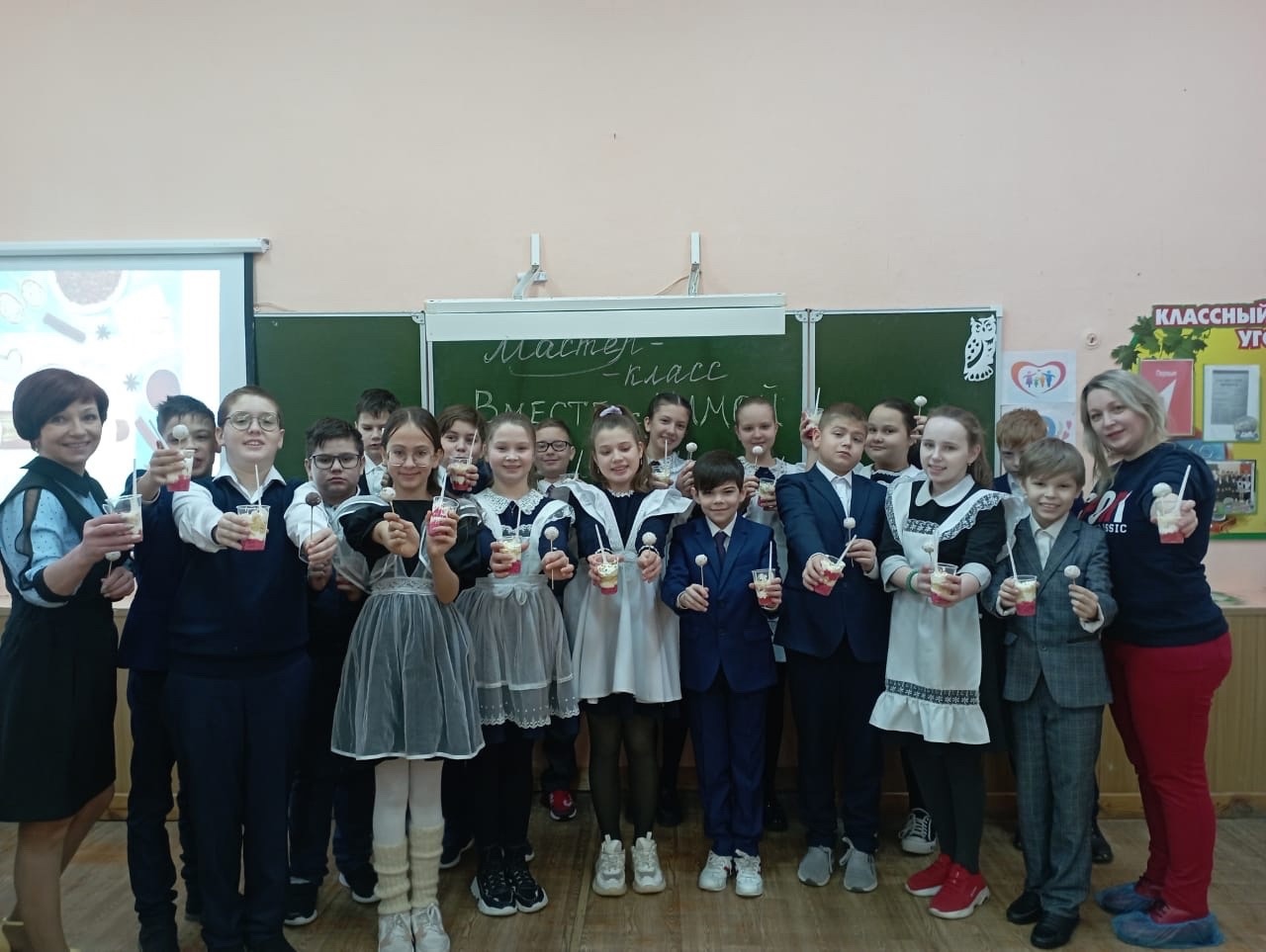 В рамках мероприятий посвященных открытию Года семьи, в 5 &amp;quot;А&amp;quot; классе прошёл мастер-класс &amp;quot;Вместе с мамой мы печëм&amp;quot;..