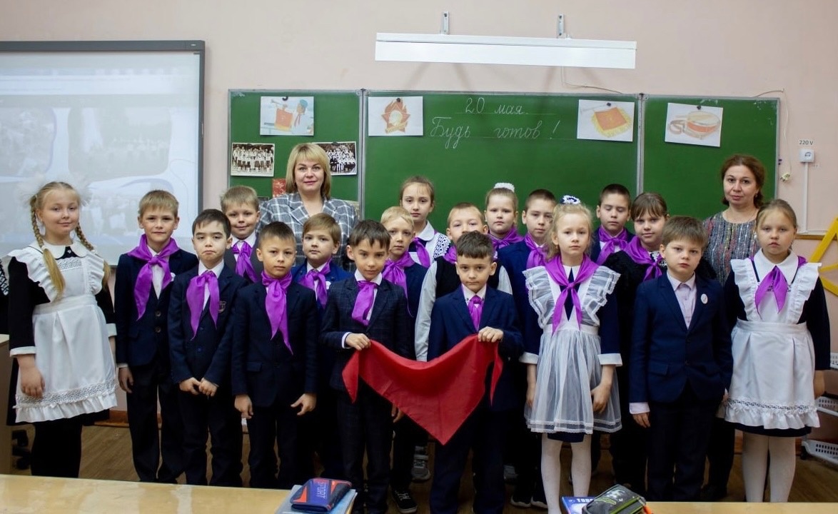 Сегодня во 2 А классе прошел разговор о важном на тему: «День общественных организаций»..
