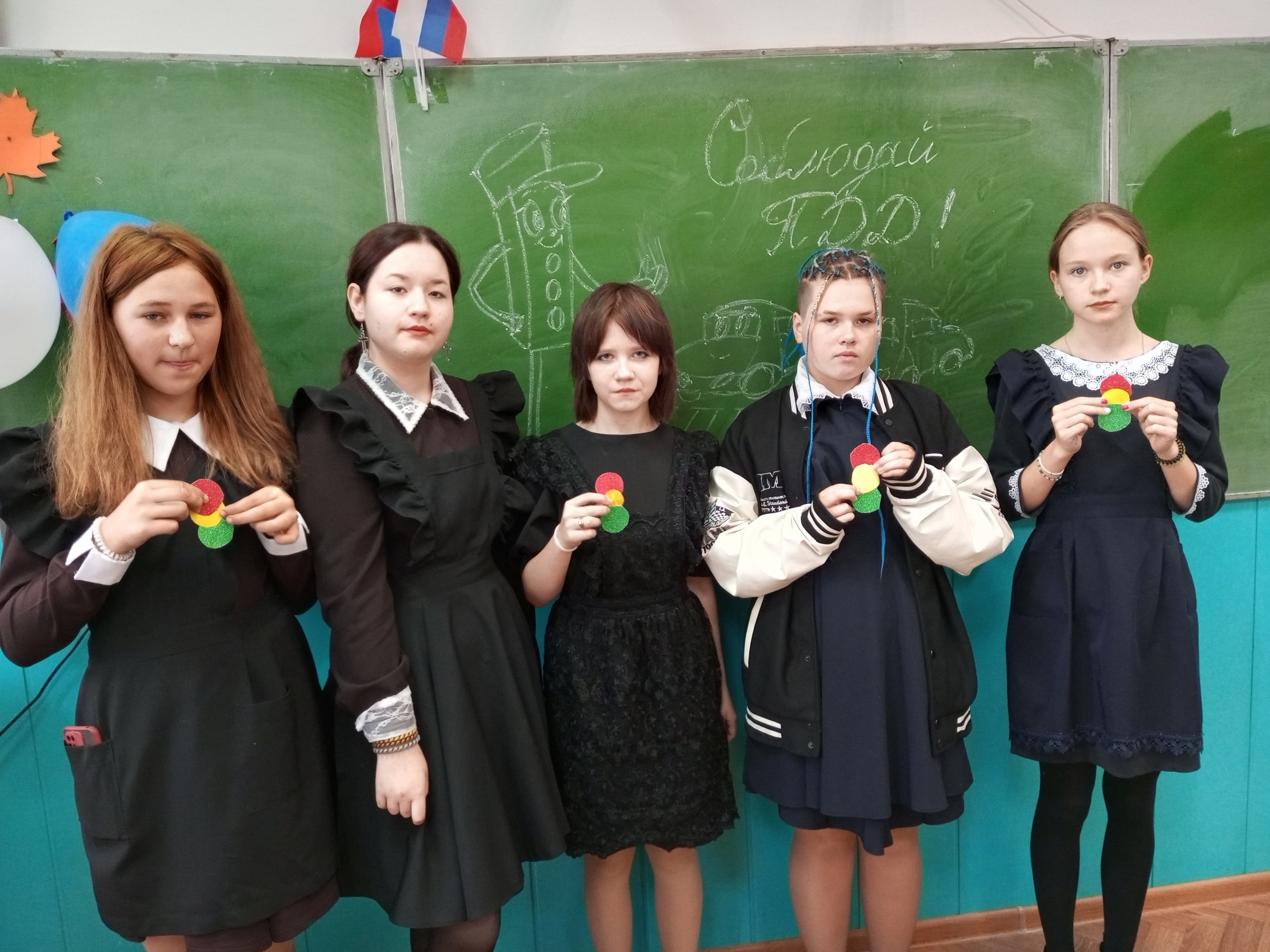  В рамках месячника по безопасности в 7А классе прошел классный час, посвященный Безопасности дорожного движения..