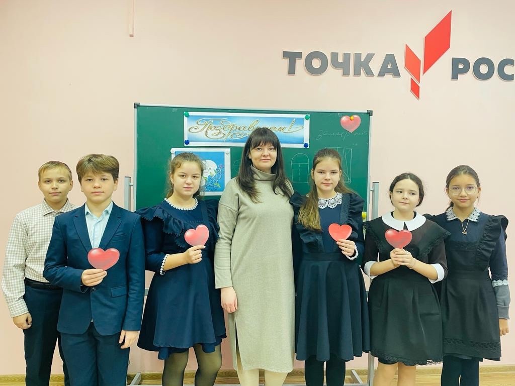 В рамках Федеральной программы «Горизонты открытий» в нашей школе прошли необычные классные часы, которые провели любимые мамы..
