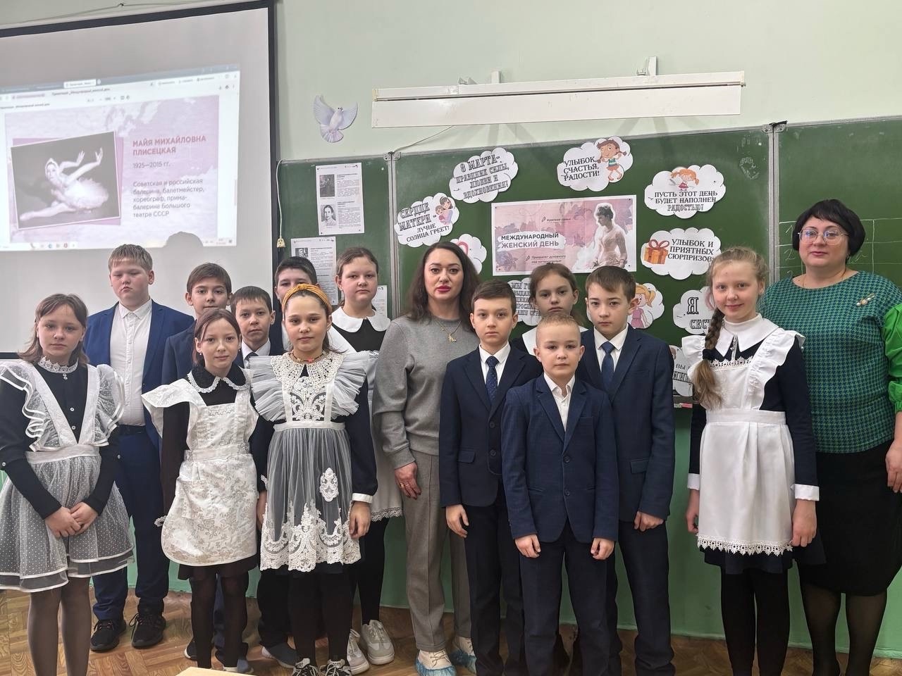Сегодня прошел первый урок «Разговоры о важном» на тему: «Международный женский день»..
