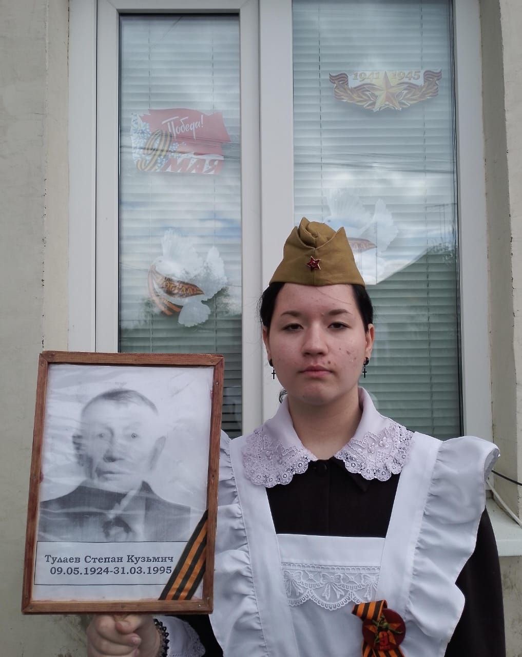 Ученица 7 А класса Дергунова Юлия принимает активное участие в акции «Я помню, я горжусь!»..