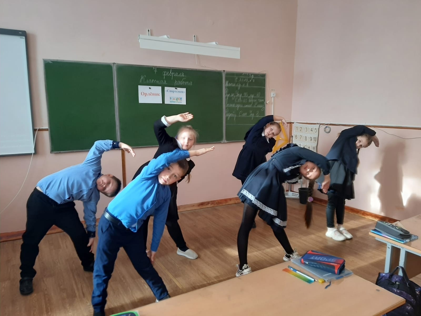 Во 2 А классе под руководством классного руководителя Маляновой Н.В. прошло занятие программы развития социальной активности обучающихся начальных классов «Орлята России» трека Орленок-Спортсмен..