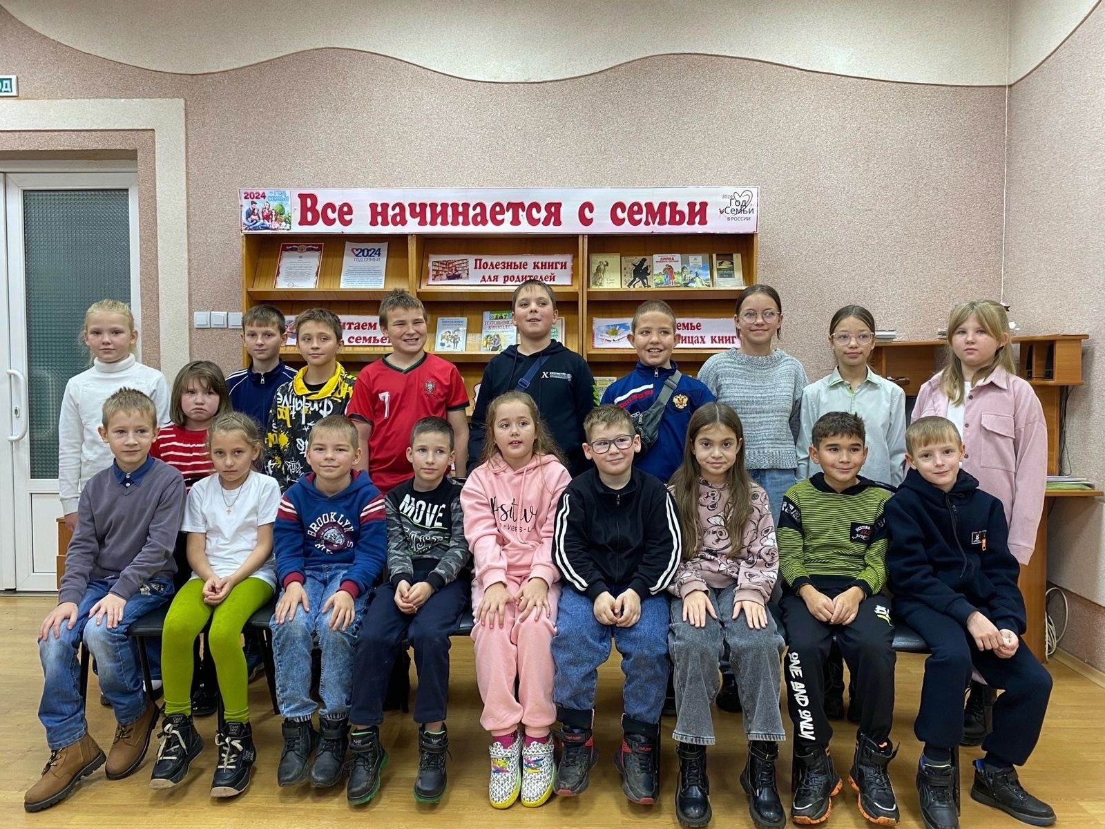 28 октября в лагере «Радуга» началось с утренней зарядки и завтрака..