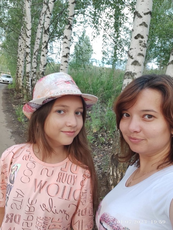 Ученица 6 Б класса Пиногорова Ольга принимает участие в акции « Семья-радость моя!».
